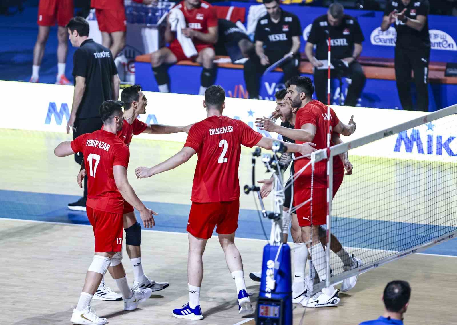 A Milli Erkek Voleybol Takımı, Ukrayna’ya 3-0 mağlup oldu