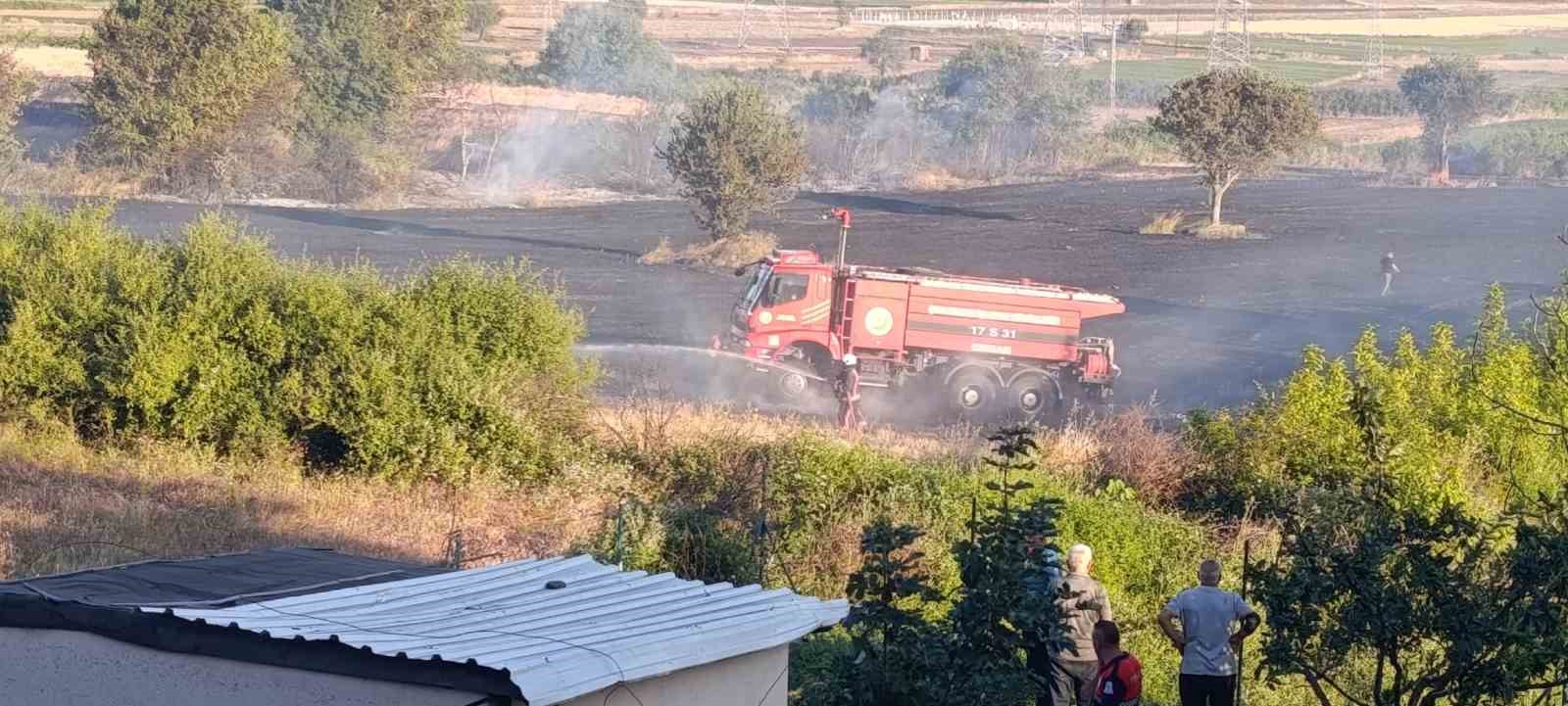 &Ccedil;an&rsquo;da anız yangını s&ouml;nd&uuml;r&uuml;ld&uuml;
