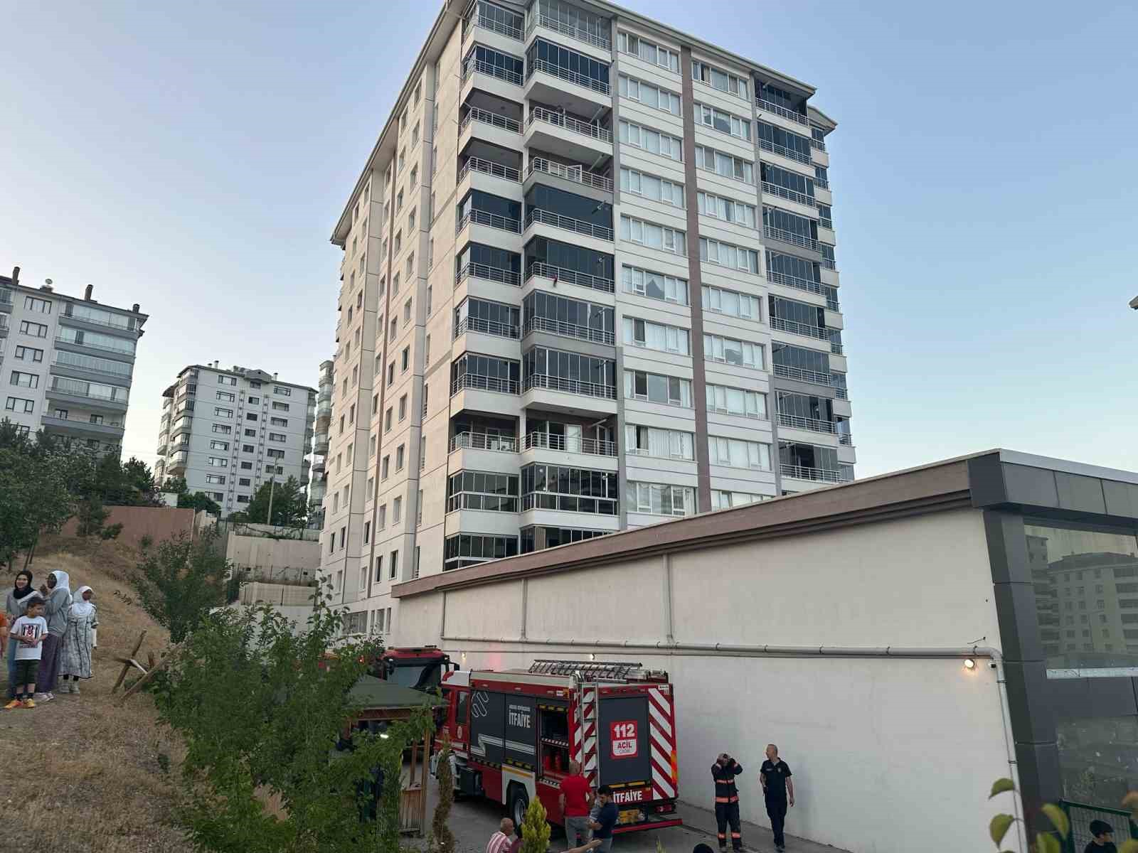 Ankara’da 11 katlı binada yangın: 2 yaralı
