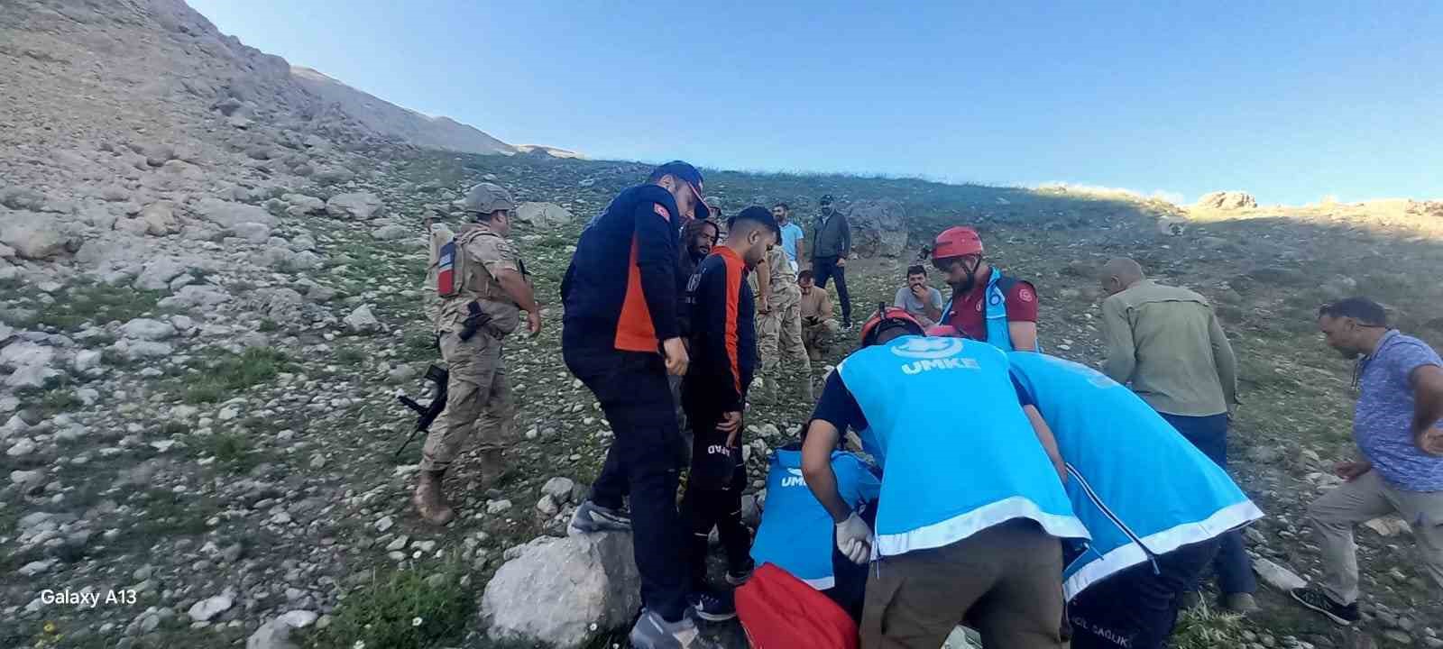 Tunceli’de dağlık alanda düşerek yaralanan çoban, ekipler tarafından kurtarıldı