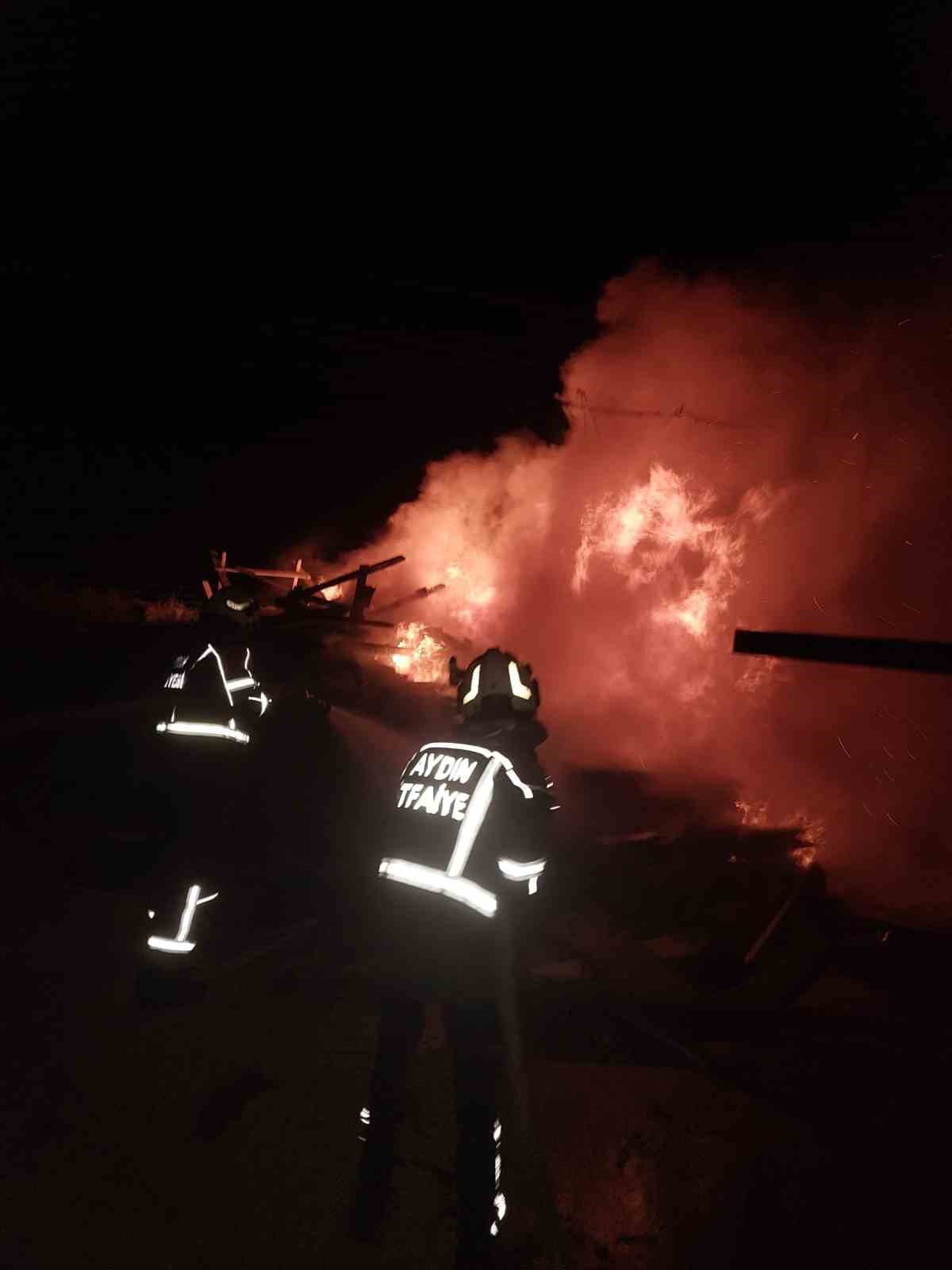 Çeştepe’de depo yangını
