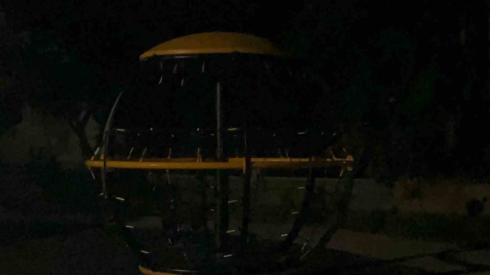 Parkta oynarken kalbi duran &ccedil;ocuk, hastanede tekrar hayata d&ouml;nd&uuml;r&uuml;ld&uuml;
