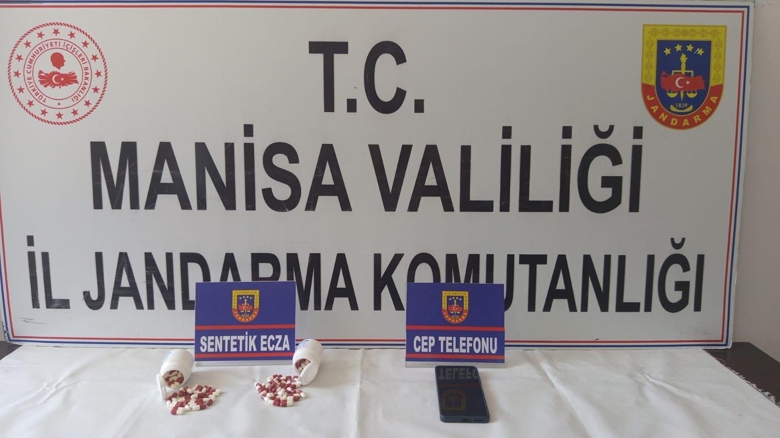 Sentetik ecza haplarıyla yakalandı