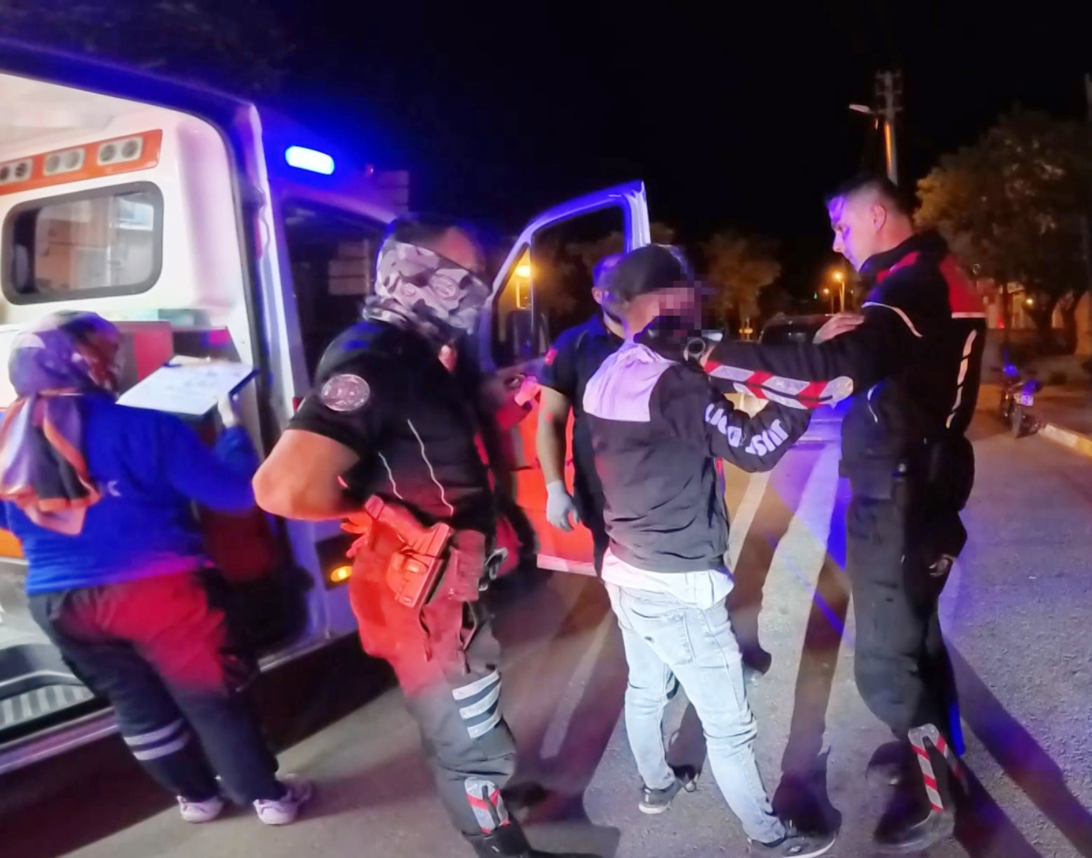 Yasal sınırın 16 kat üstünde alkollü çıkan sürücü ne polisi dinledi ne de sağlıkçıları