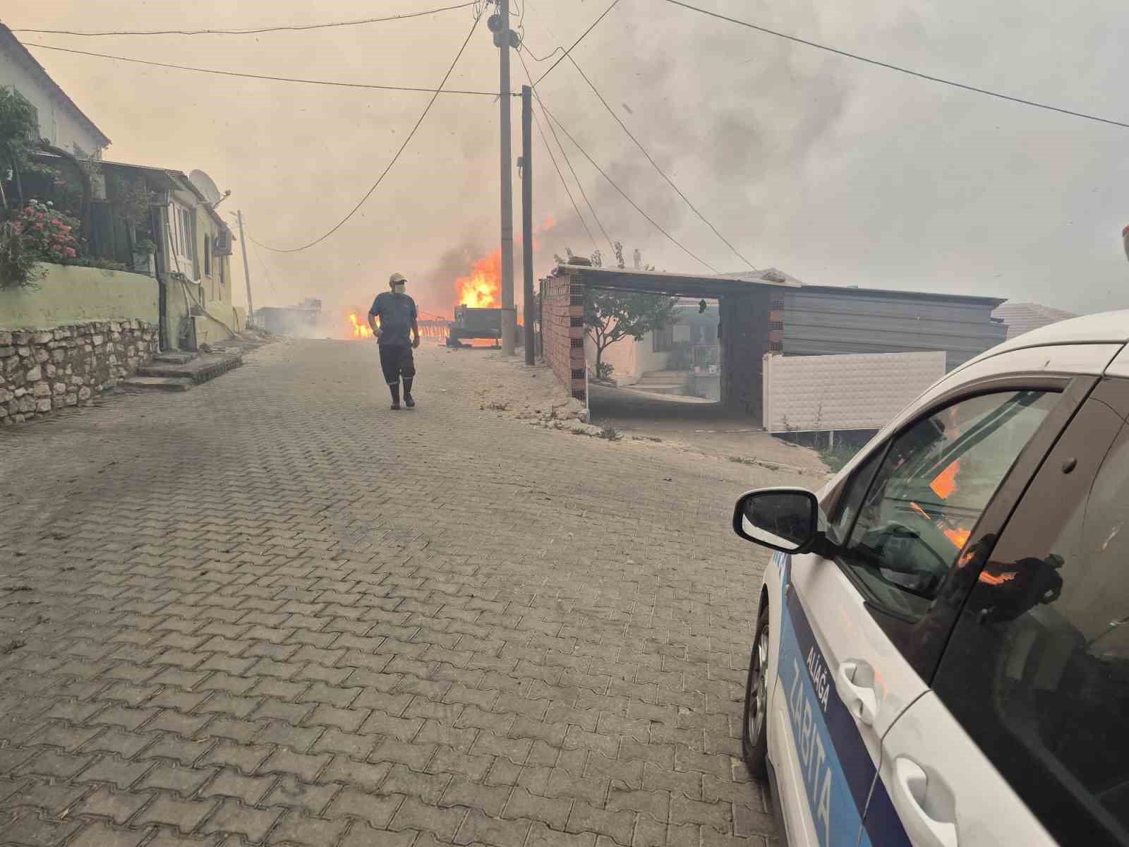 İzmir’de orman yangını kontrol altında