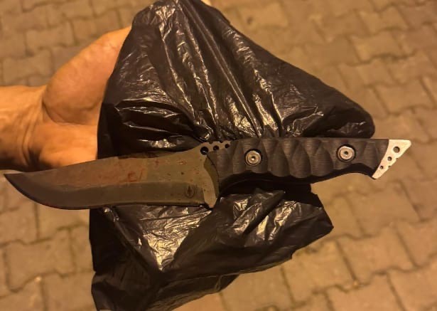 KADES ihbarına gelen polisi bı&ccedil;akladı
