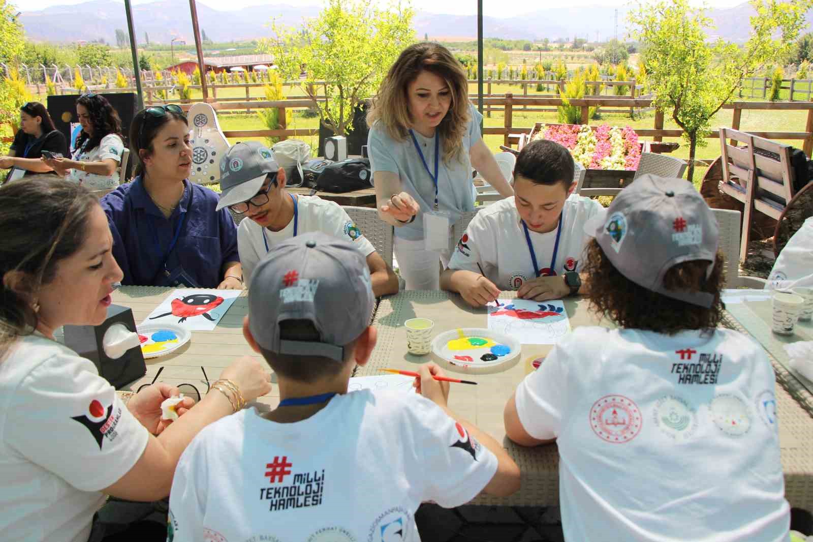 Otizmli çocuklara atlı terapi