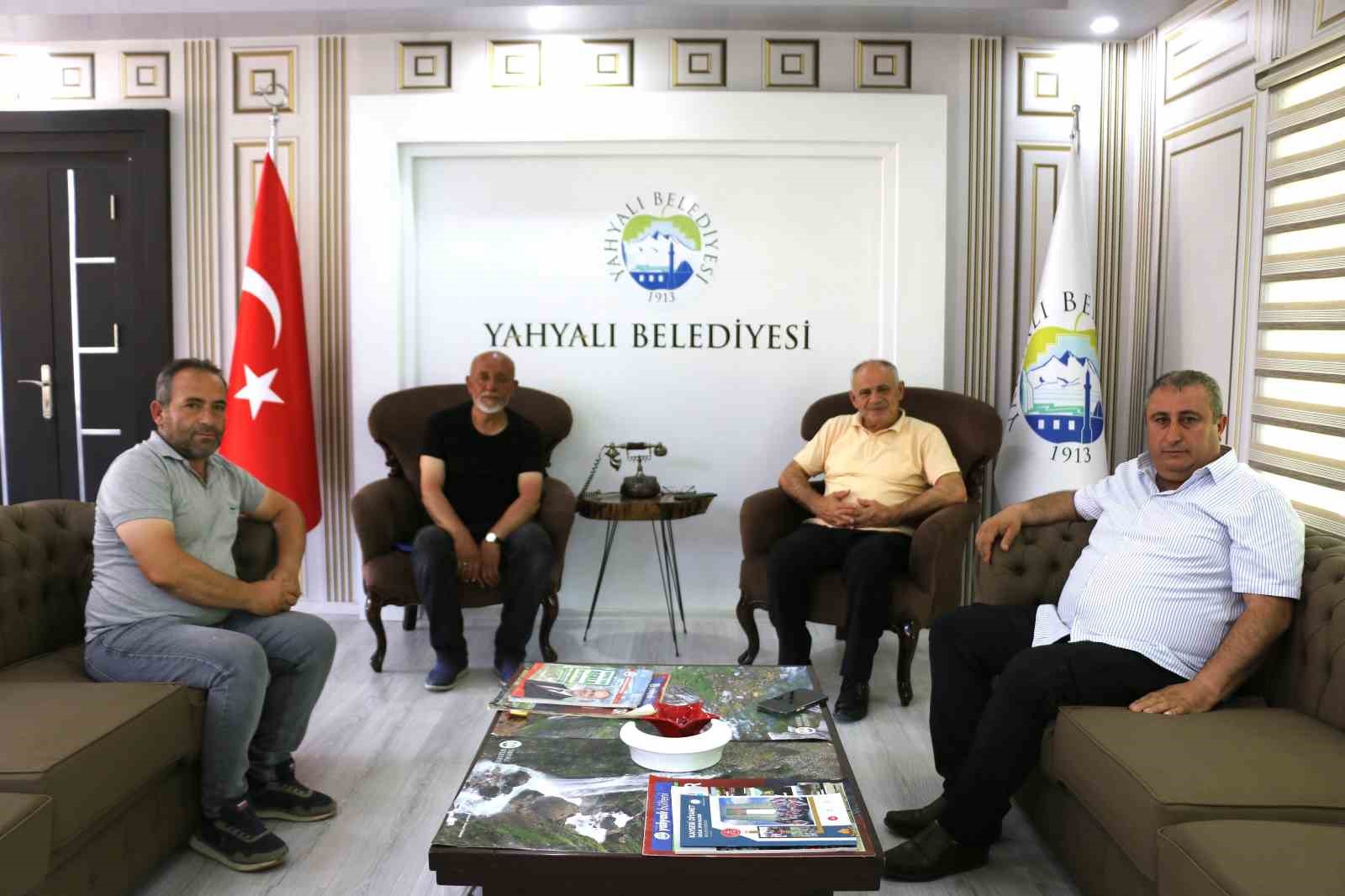 Mahalle muhtarlarından Başkan Öztürk’e teşekkür ziyareti