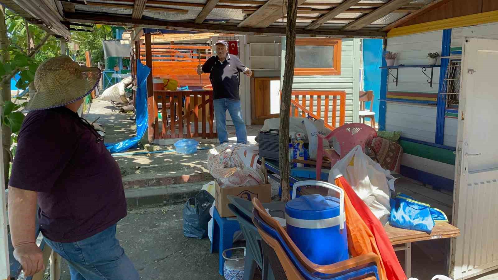 Artvin’in Karadeniz kıyılarındaki kaçak yapılar yıkılıyor