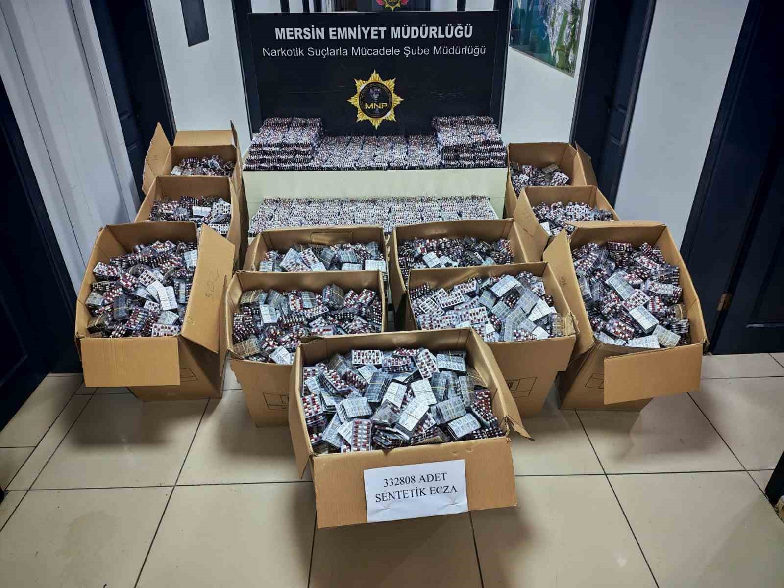 Dronla takip edilen kamyonette 332 bin adet sentetik ecza ele geçirildi