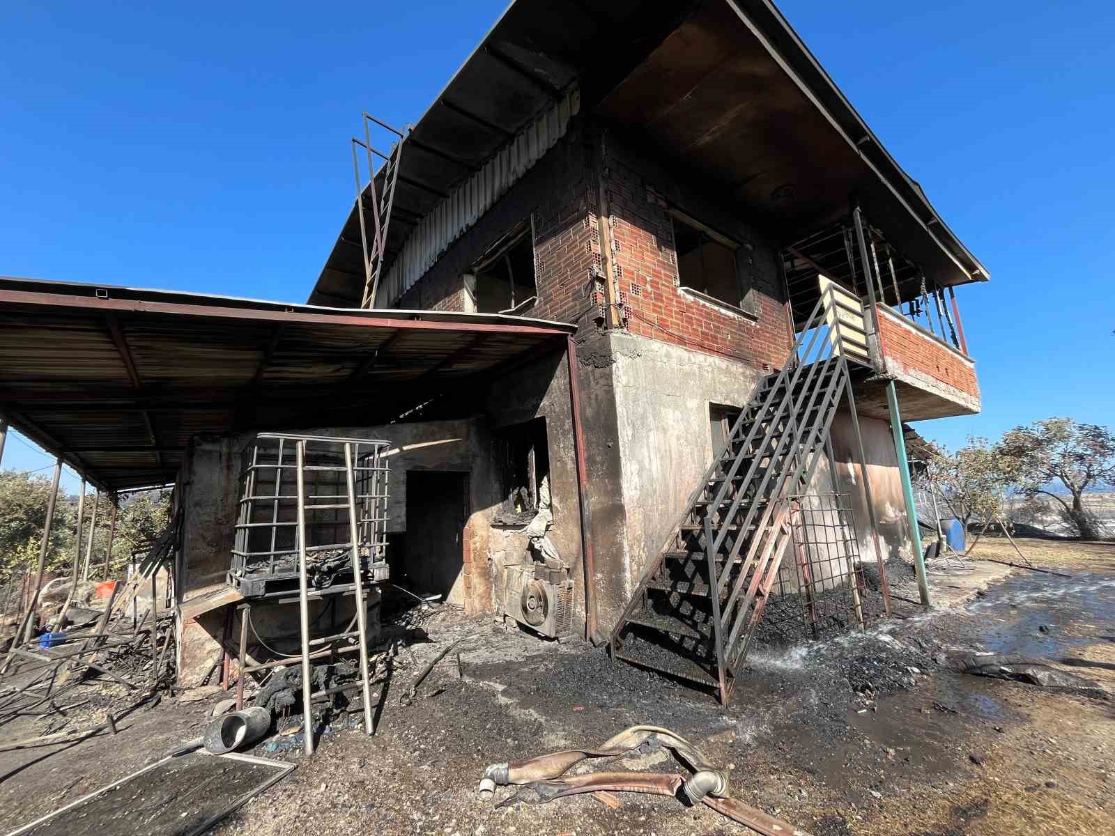 Aliağa yangınında 34 yıllık emek alevlere teslim oldu
