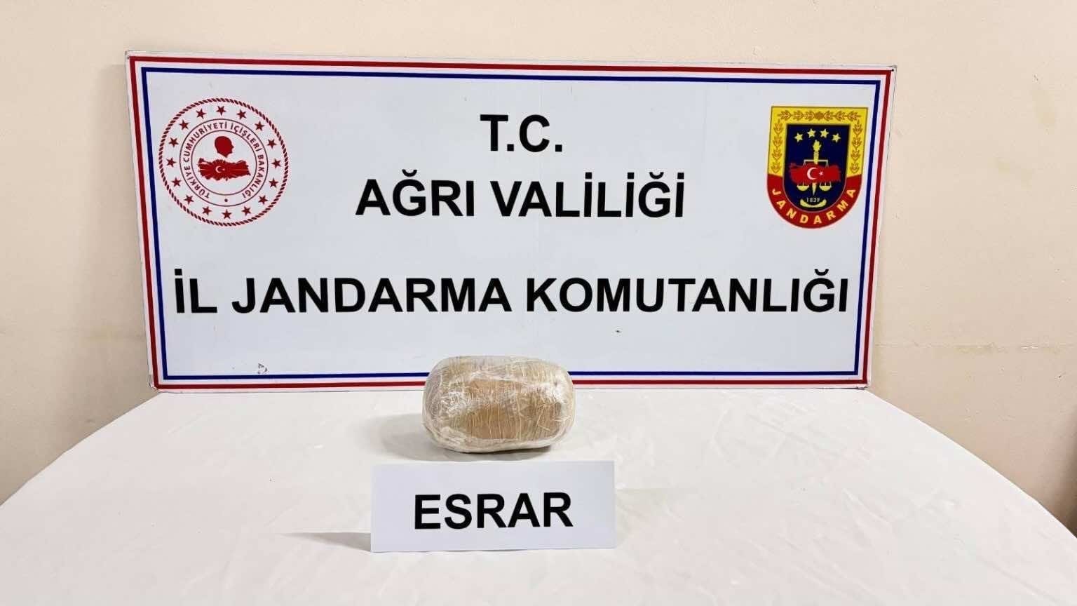 Ağrı’da uyuşturucuyla yakalanan 2 şahıs gözaltına alındı