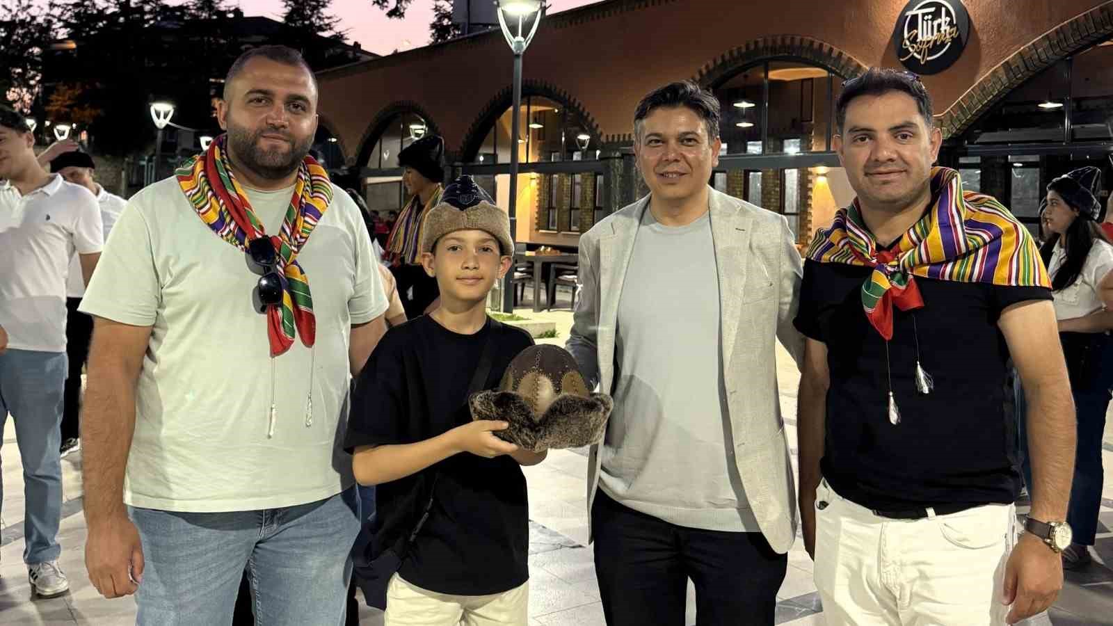 Ahlat’dan gelen gençler Bilecik’in tarihi yerlerini gezdiler