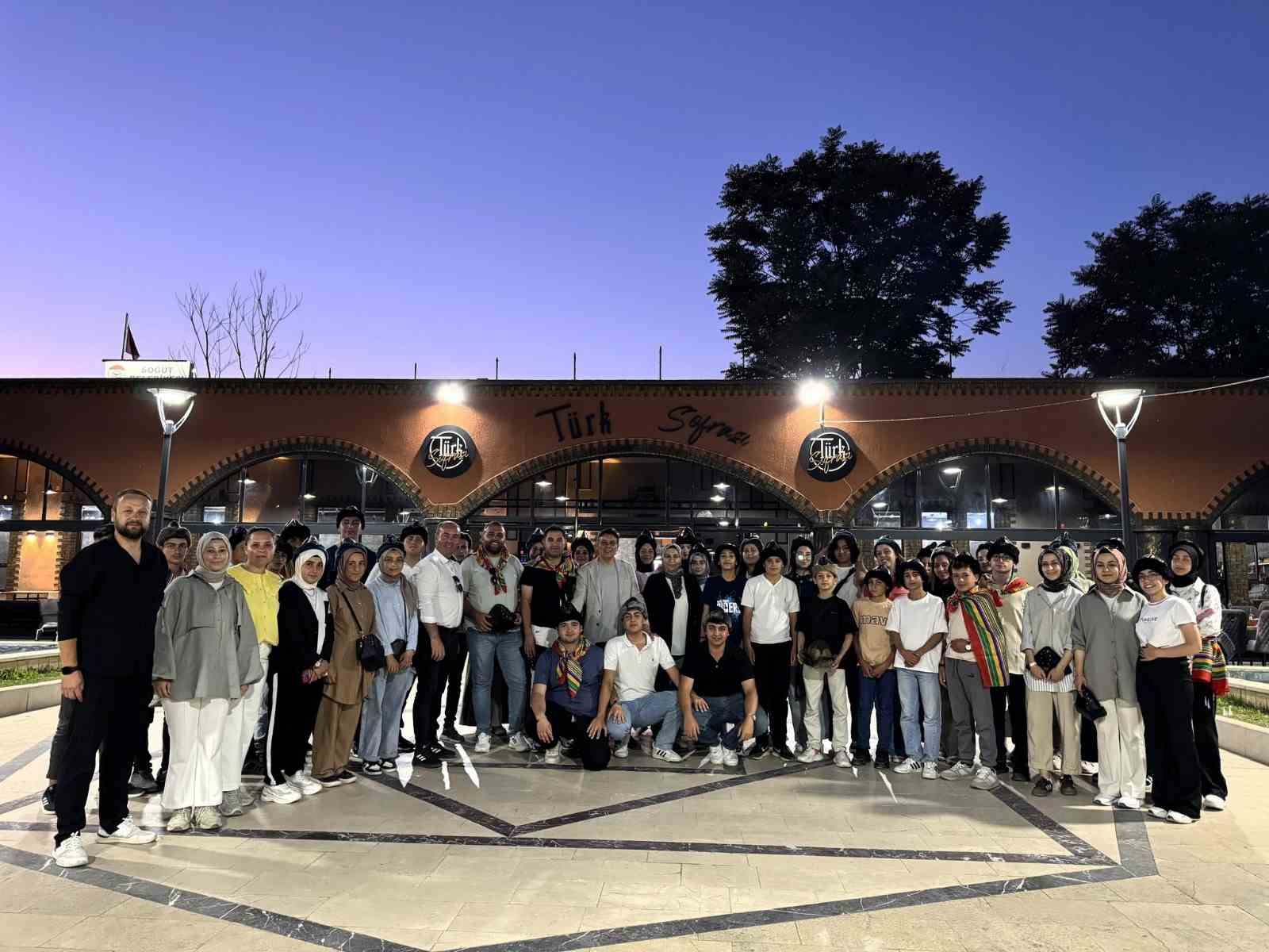 Ahlat&rsquo;dan gelen gen&ccedil;ler Bilecik&rsquo;in tarihi yerlerini gezdiler
