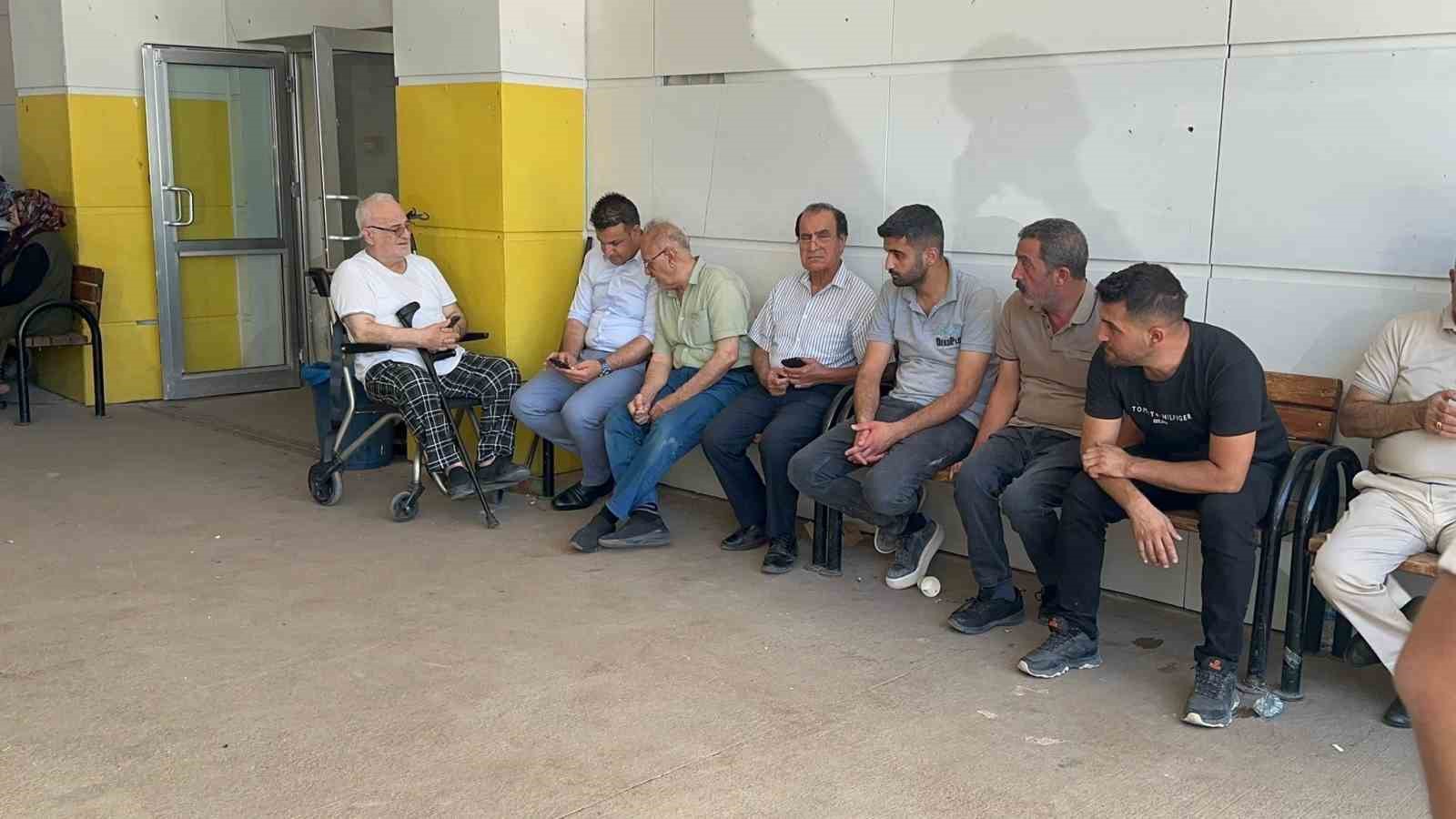 &Uuml;nl&uuml; sanat&ccedil;ının oğlu parkta &ouml;l&uuml; bulundu
