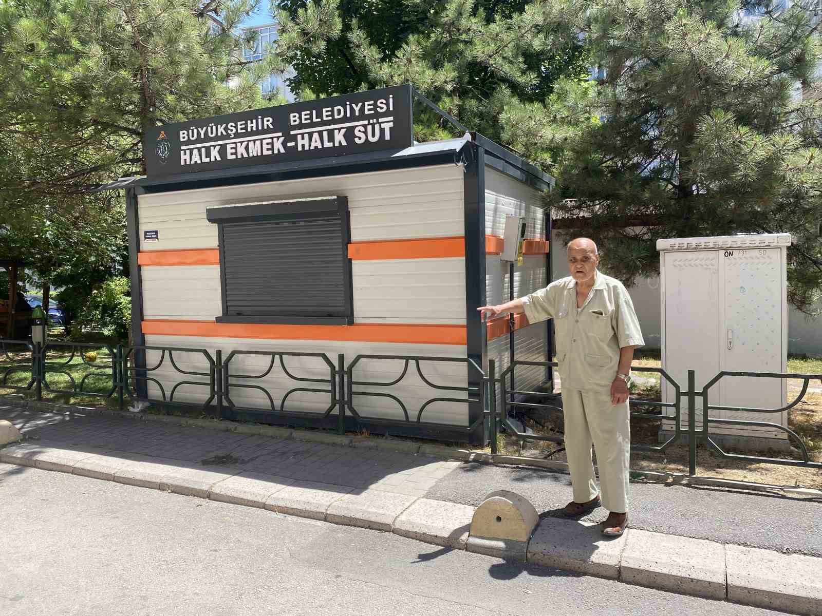 Memduh amcadan yaşlı vatandaşlar i&ccedil;in parka tuvalet talebi
