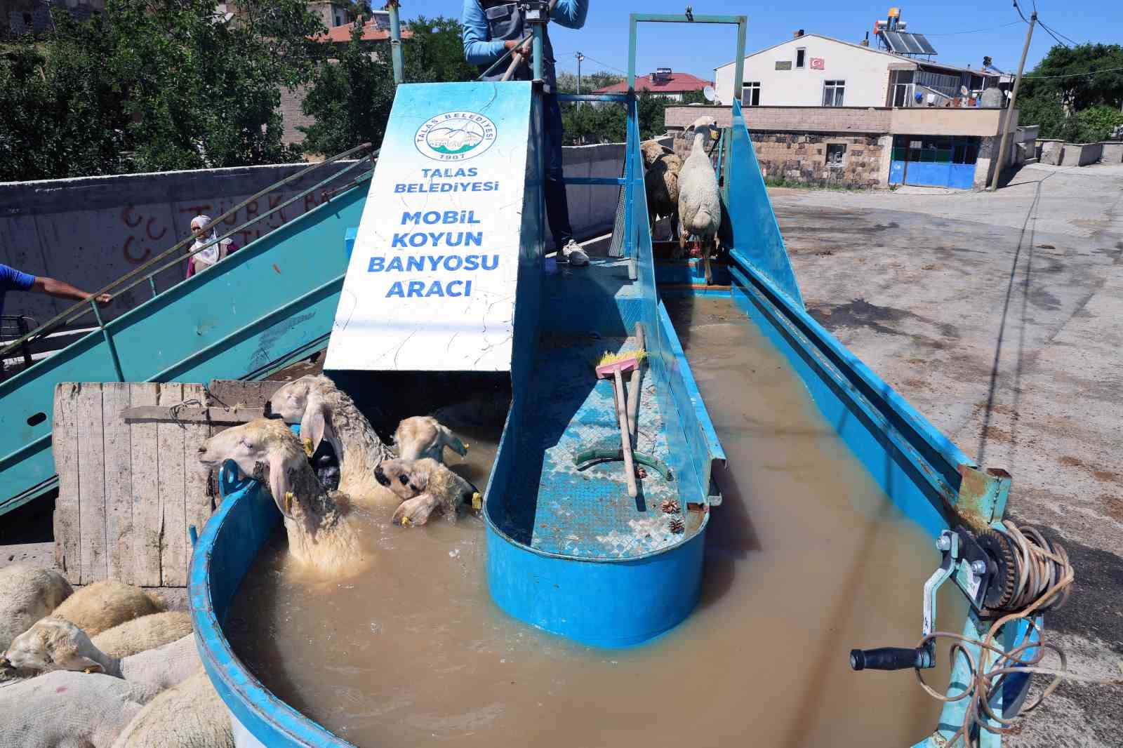 Talas Belediyesi’nden keneye karşı mobil banyoluk