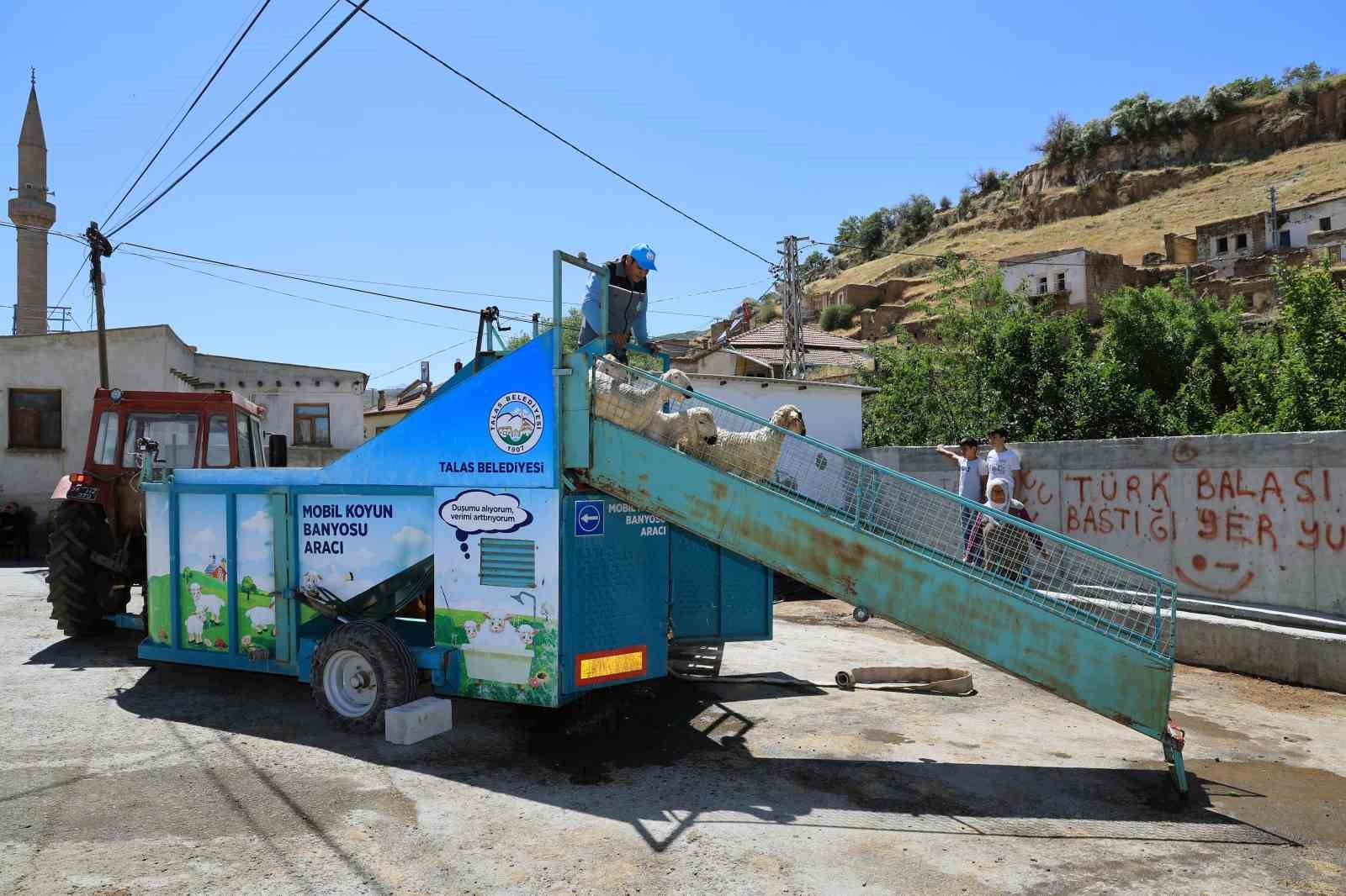 Talas Belediyesi&rsquo;nden keneye karşı mobil banyoluk
