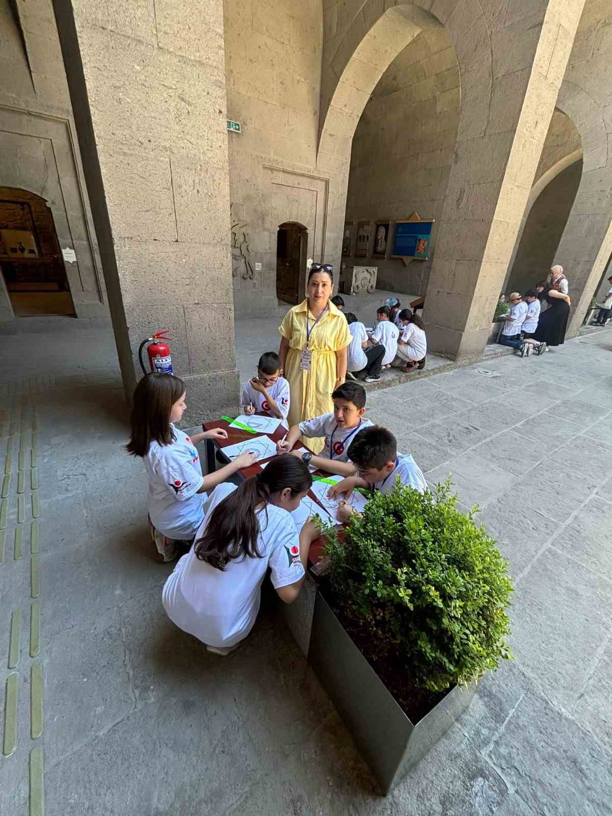 Sel&ccedil;uklu Uygarlığı ve Gevher Nesibe Tıp Tarihi M&uuml;zesi gen&ccedil;lerin ilgi odağı oluyor
