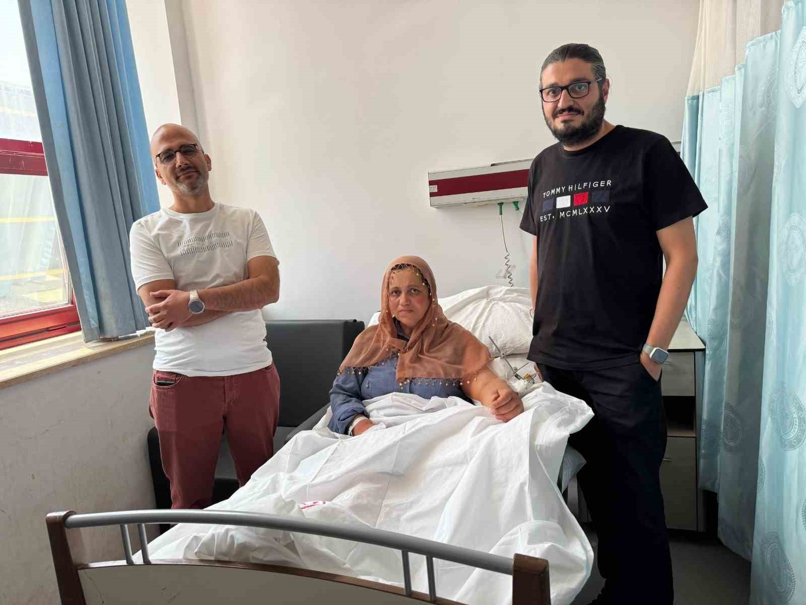 Dirseğinde kırık ve bağ kopması olan hasta, başarılı operasyonla sağlığına kavuştu