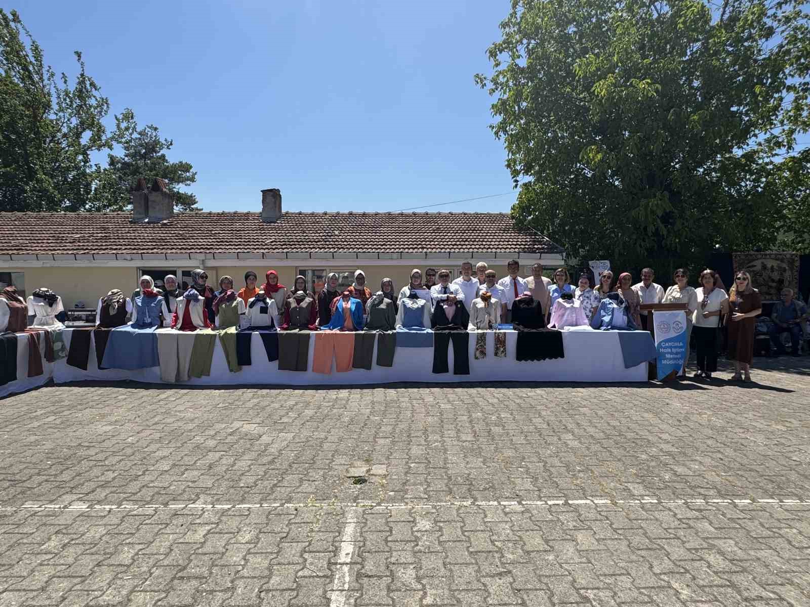 Güzelyaka köyünde kursiyerlerin ürettikleri ürünler sergilendi