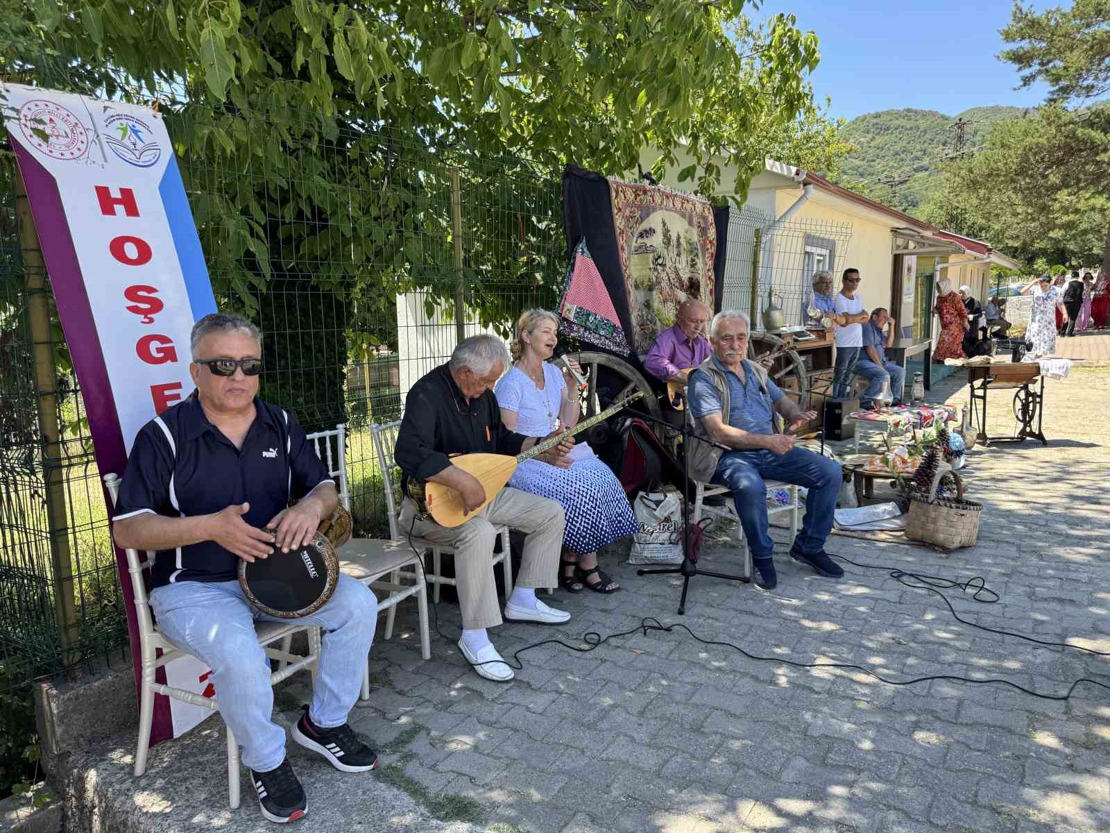 G&uuml;zelyaka k&ouml;y&uuml;nde kursiyerlerin &uuml;rettikleri &uuml;r&uuml;nler sergilendi
