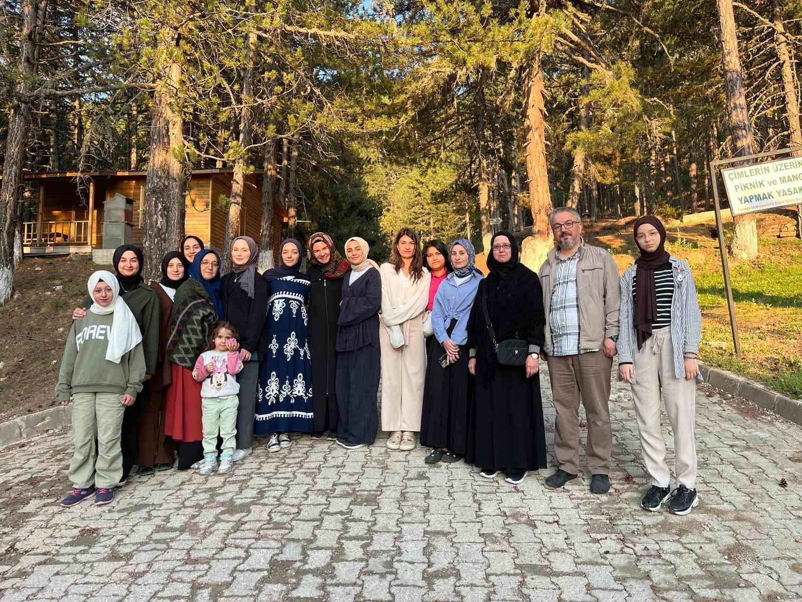 Gediz’de manevi danışmanlık faaliyetleri mezunlarla Murat Dağında veda buluşmasıyla taçlandı