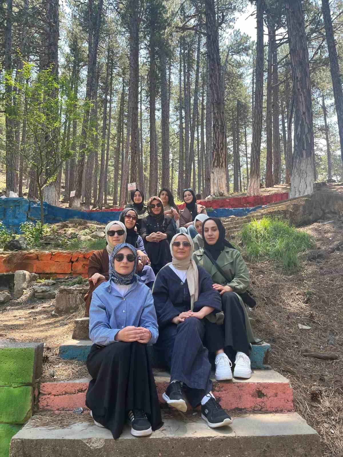 Gediz&rsquo;de manevi danışmanlık faaliyetleri mezunlarla Murat Dağında veda buluşmasıyla ta&ccedil;landı
