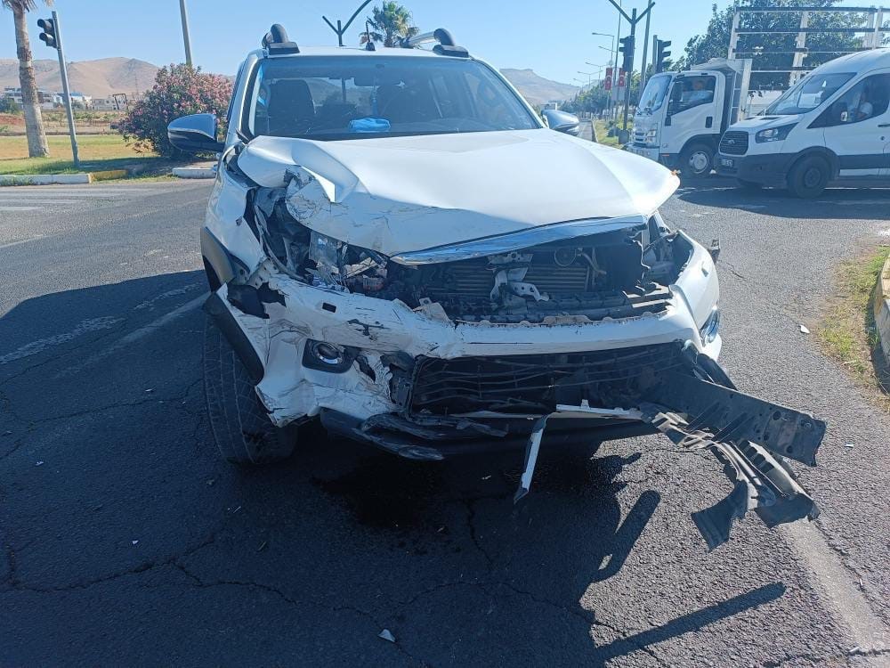 Mardin’de otomobil ile hafif ticari araç çarpıştı: 1 yaralı