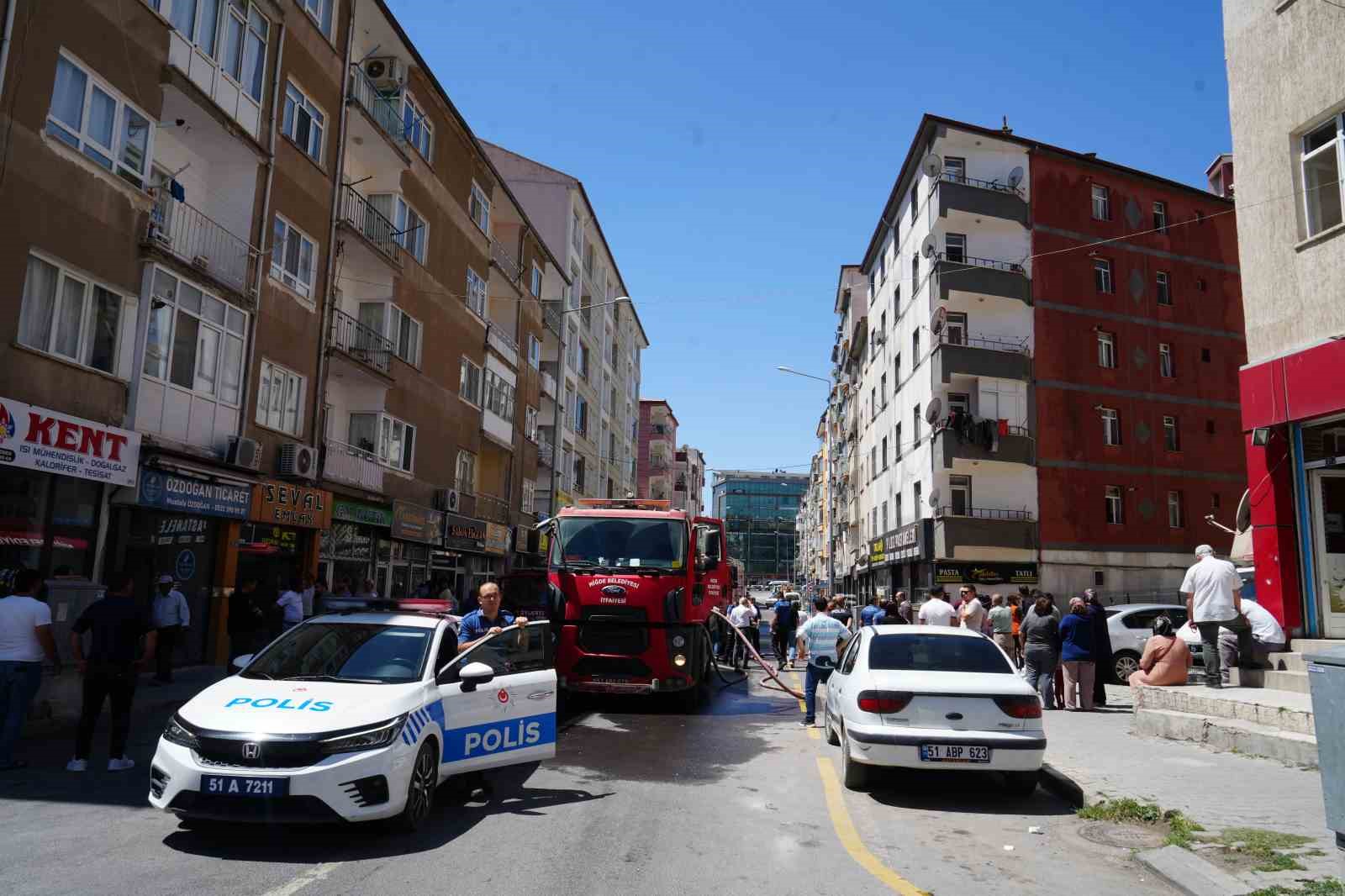 Niğde&rsquo;de bacadan &ccedil;ıkan yangın korkuttu
