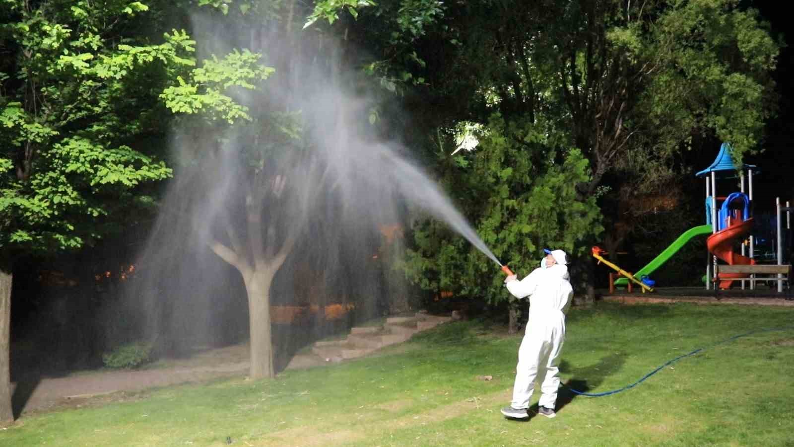 Elazığ Belediyesi veteriner ekipleri ilaçlama çalışmalarını sürdürüyor