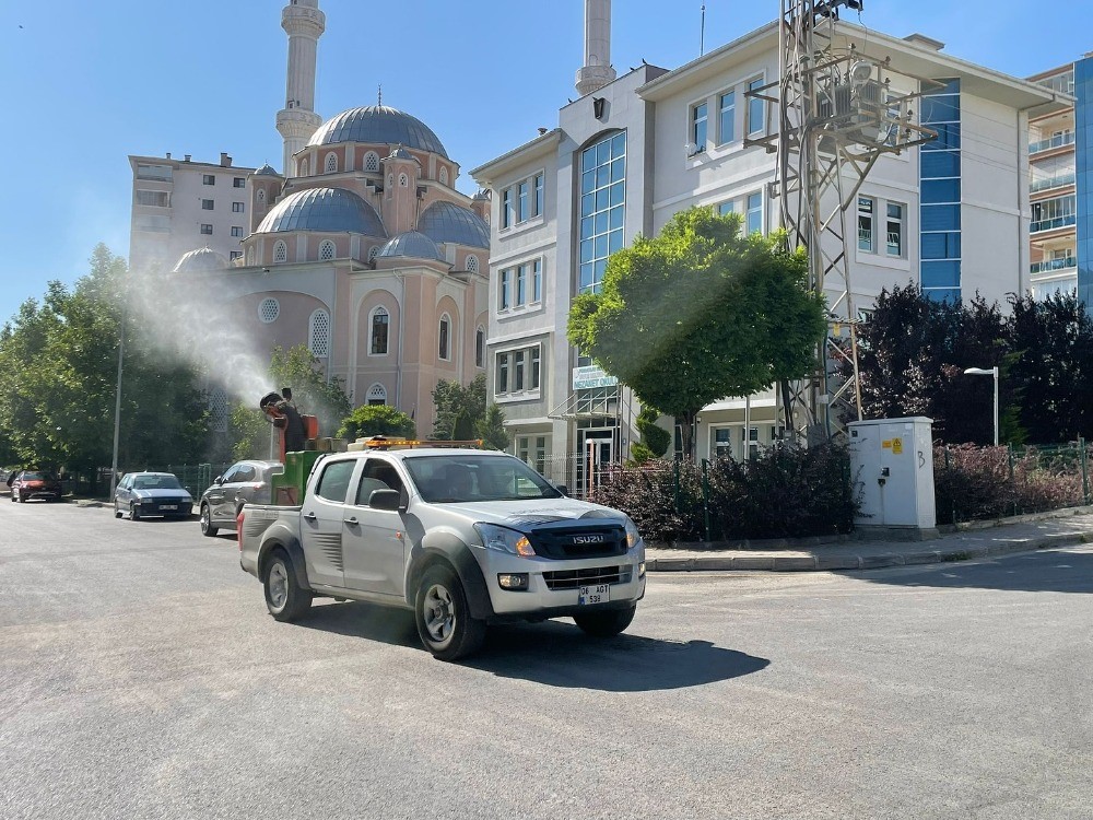 Pursaklar Belediyesi’nden haşerelere karşı mücadele
