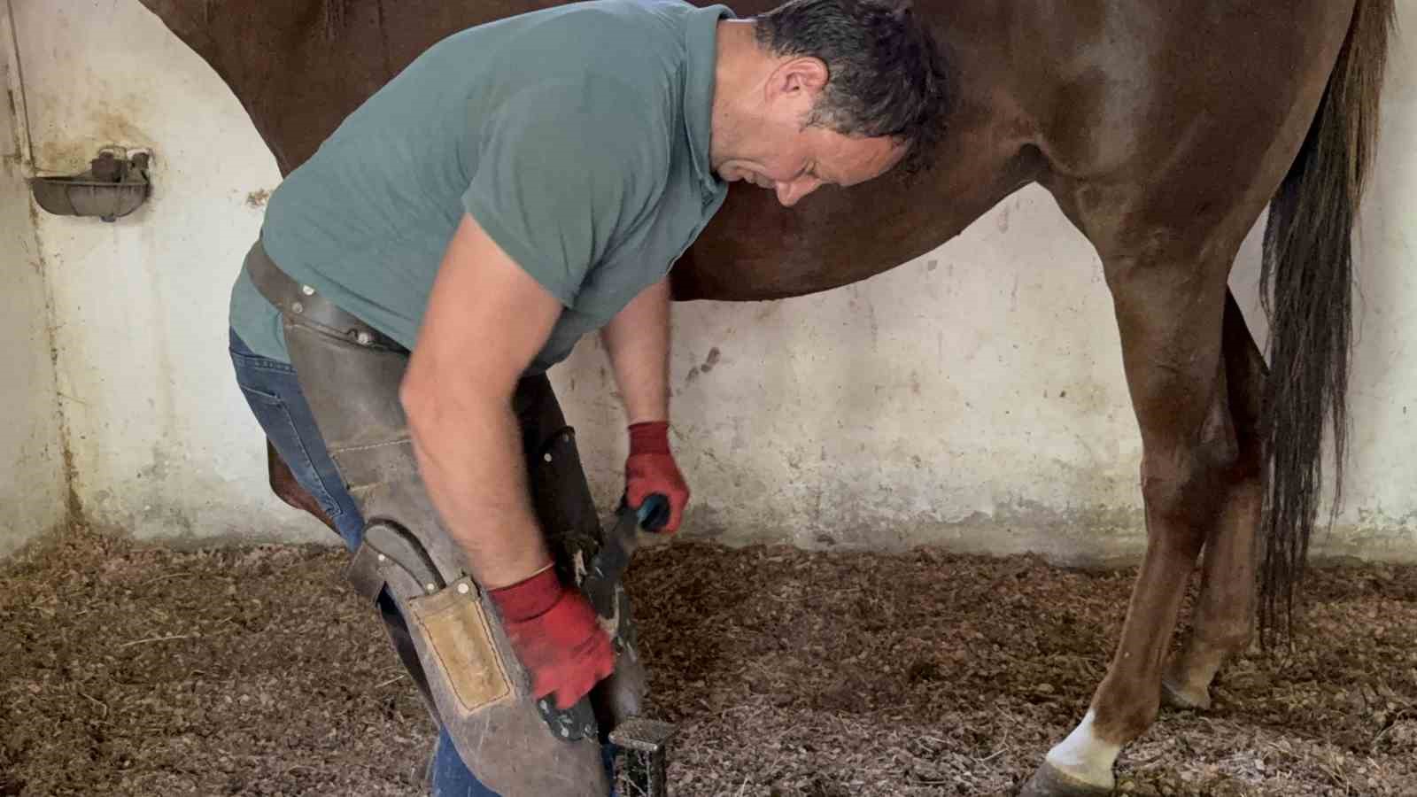 Nalbantlık yok olmasın diye direniyor