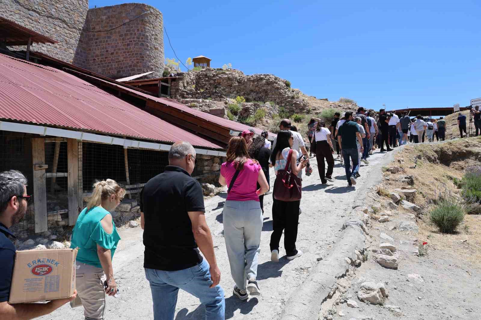 Elazığ’da bilim, tarih ve kültür Harput Kalesi’nde buluştu
