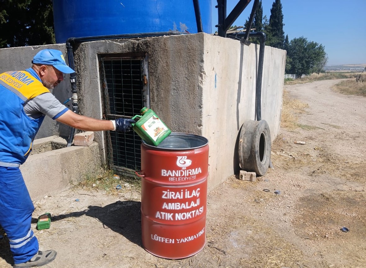 Bandırma kırsalında zirai atıklarla mücadele başladı