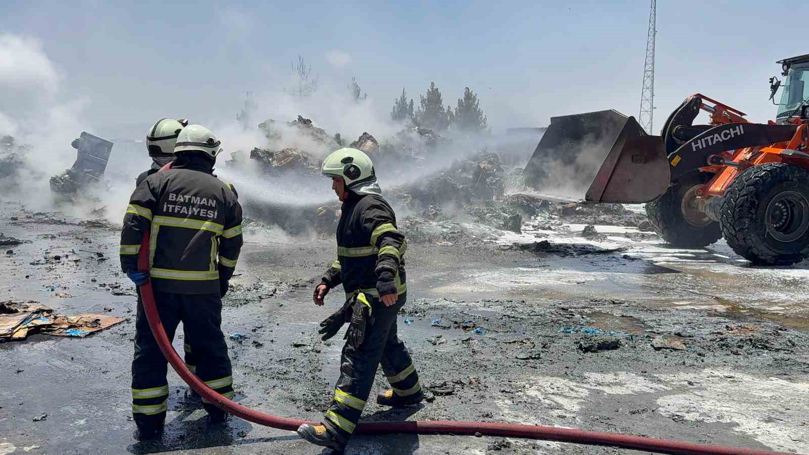 Batman OSB’de meyve suyu fabrikasında yangın paniği