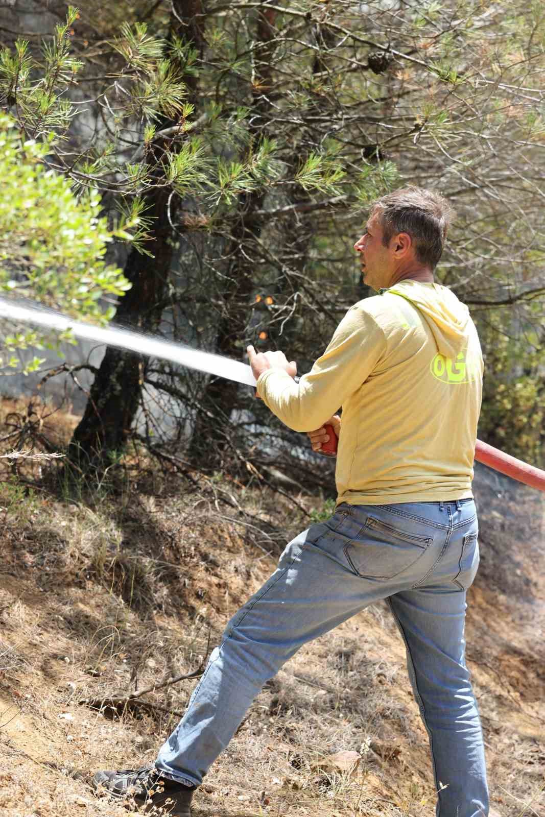 Sakarya’daki orman yangını havadan görüntülendi
