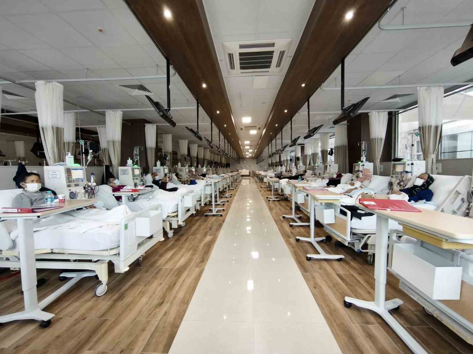 Yaz aylarında böbrek hastaları için en büyük tehdit: Hatalı beslenme ve fazla sıvı tüketimi
