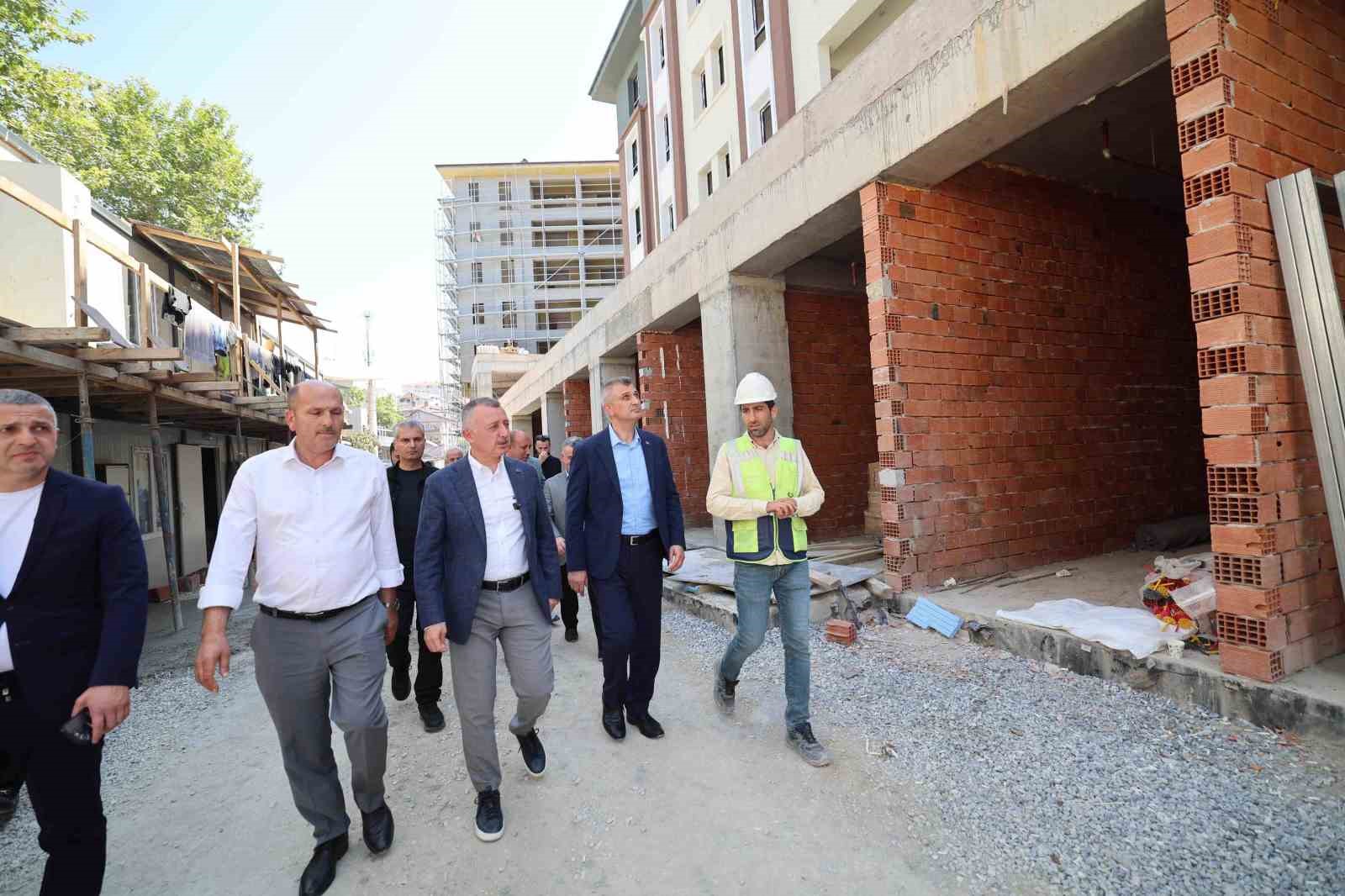 Gölcük’te dönüşüm hızla sürüyor
