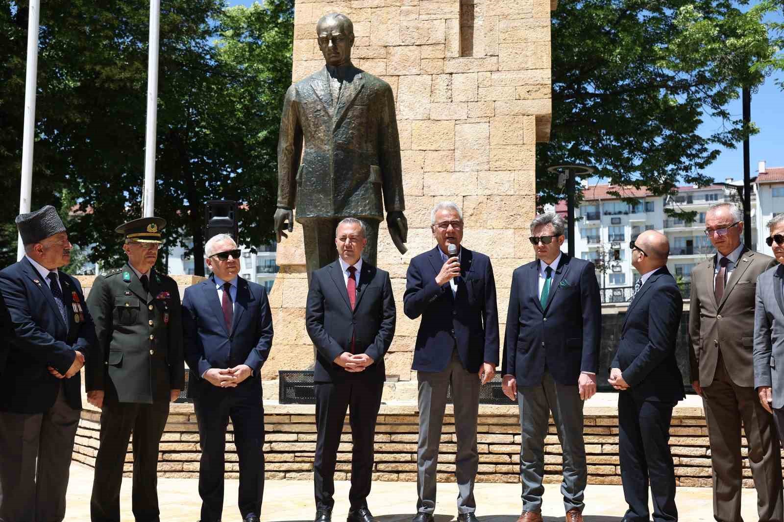 Atatürk Anıtı’nın çevre düzenlemesi tamamlandı
