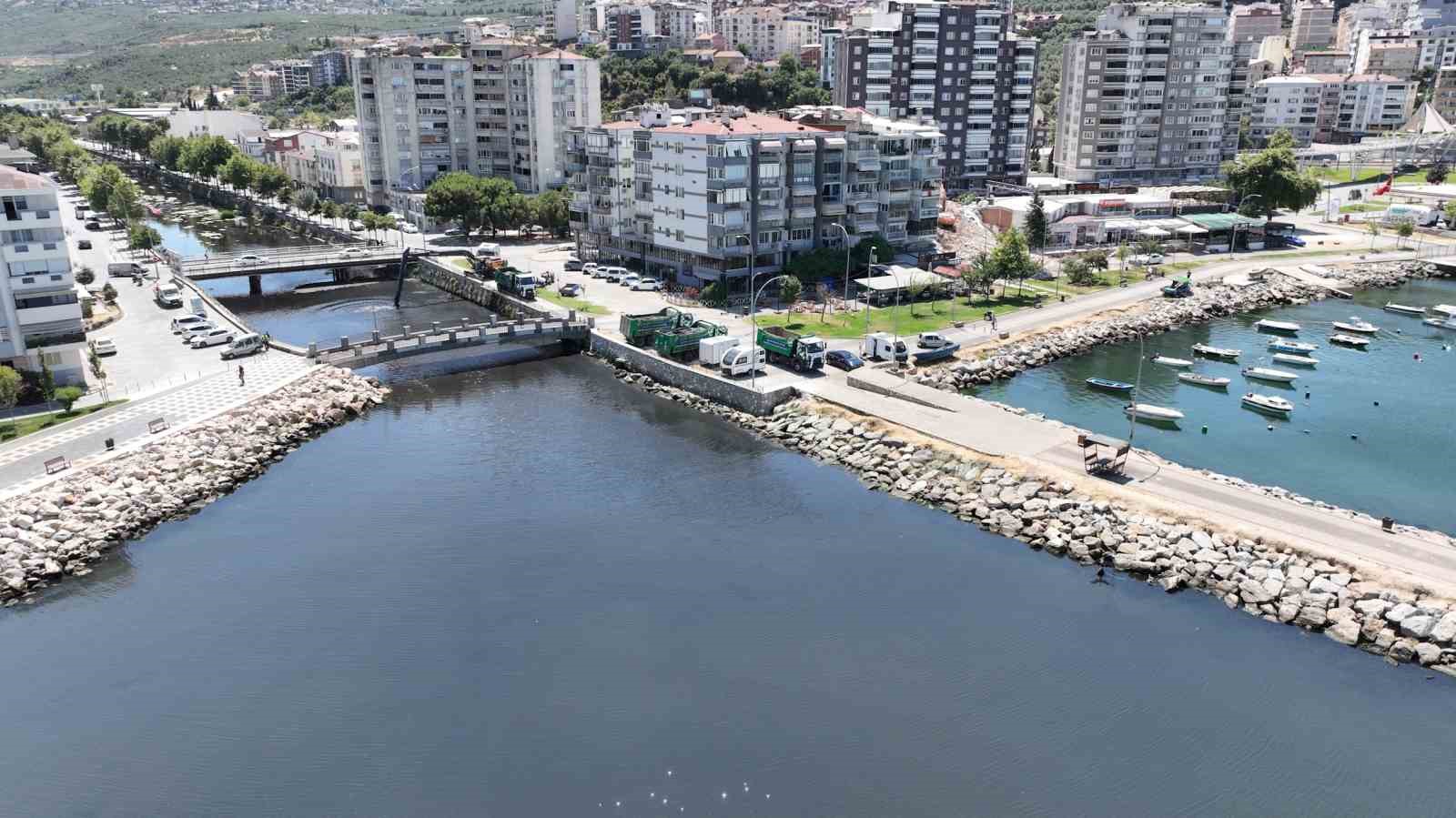 Büyükşehir’den Karsak Deresi’nde kapsamlı temizlik
