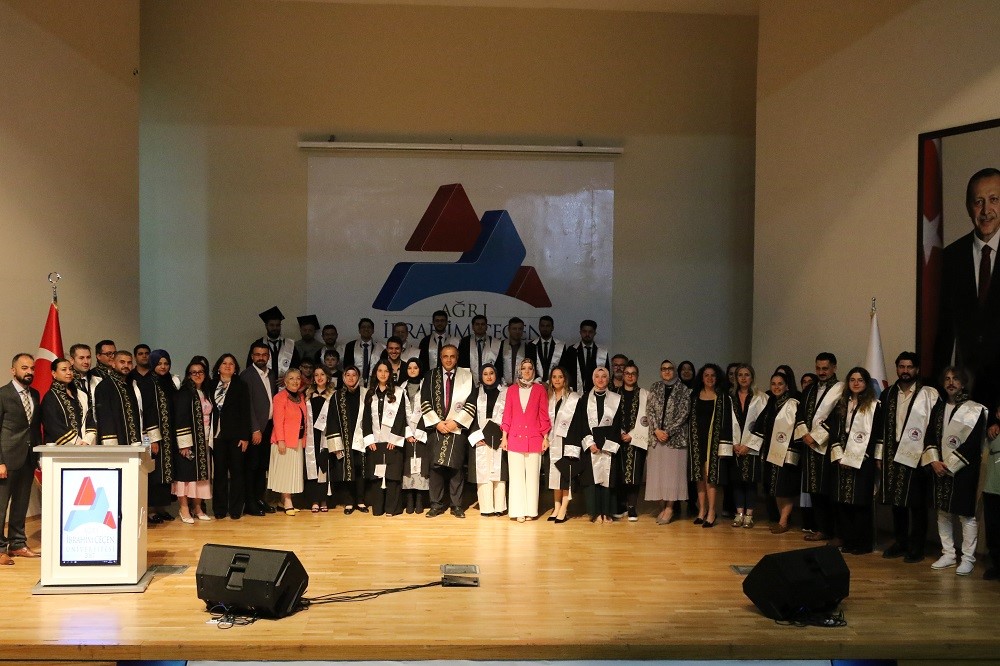 AİÇÜ Tıp Fakültesi’nde mezuniyet töreni düzenlendi