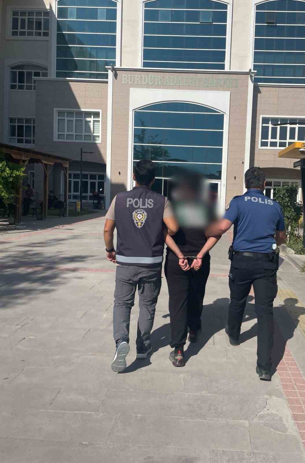 Burdur’da 3 aracı çalıp, 5 araca zarar veren oto hırsızlığı şüphelisi tutuklandı