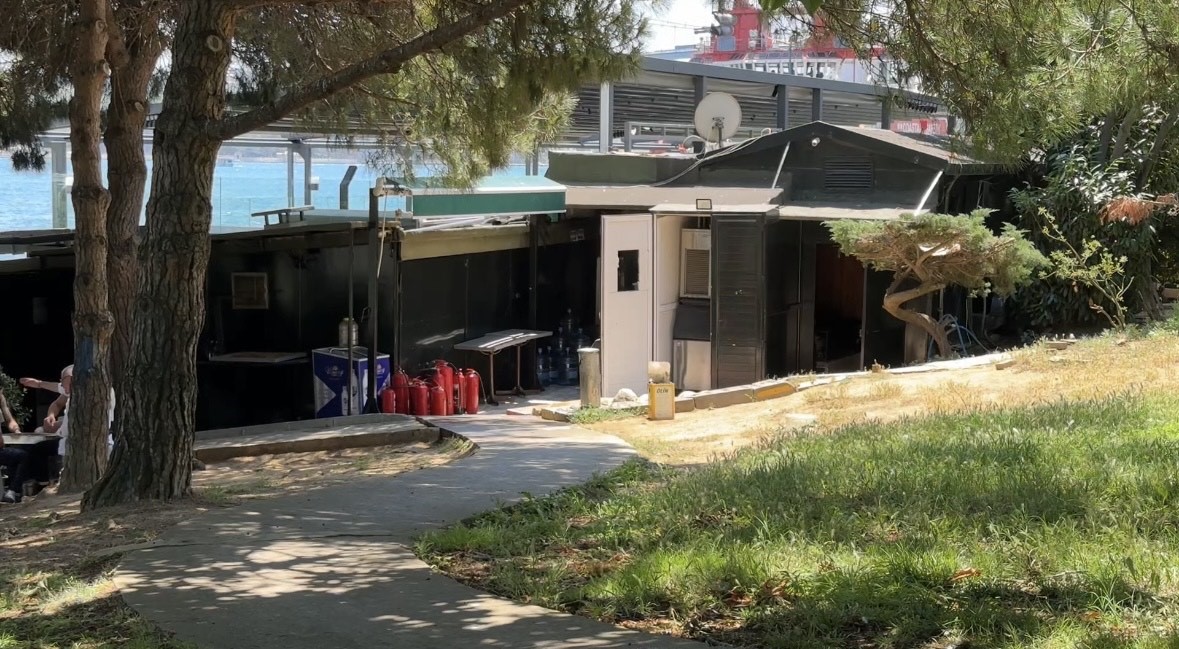 İtfaiye erlerinden yangın sonrası İstanbul Boğazı pozu