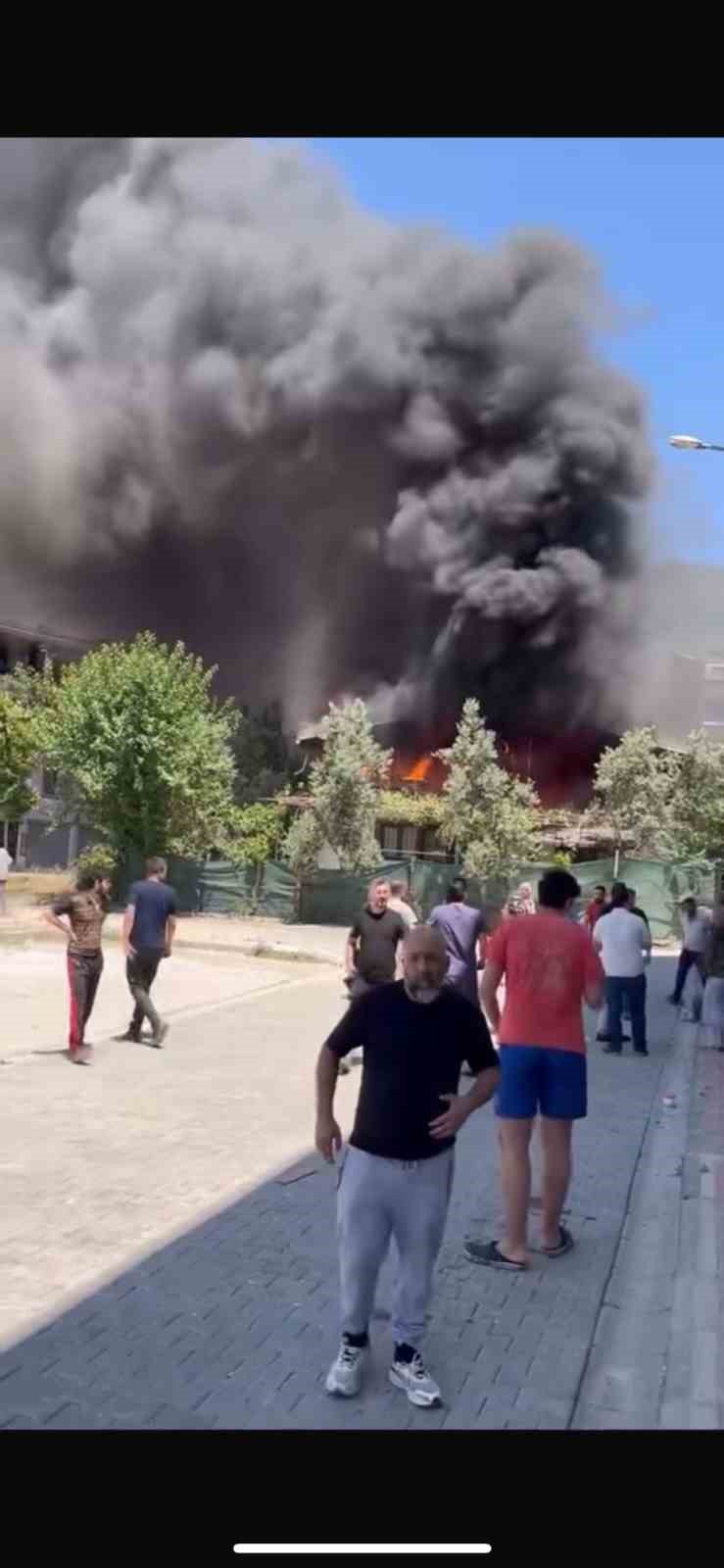 Apartmanda çıkan yangın korku dolu anlar yaşattı