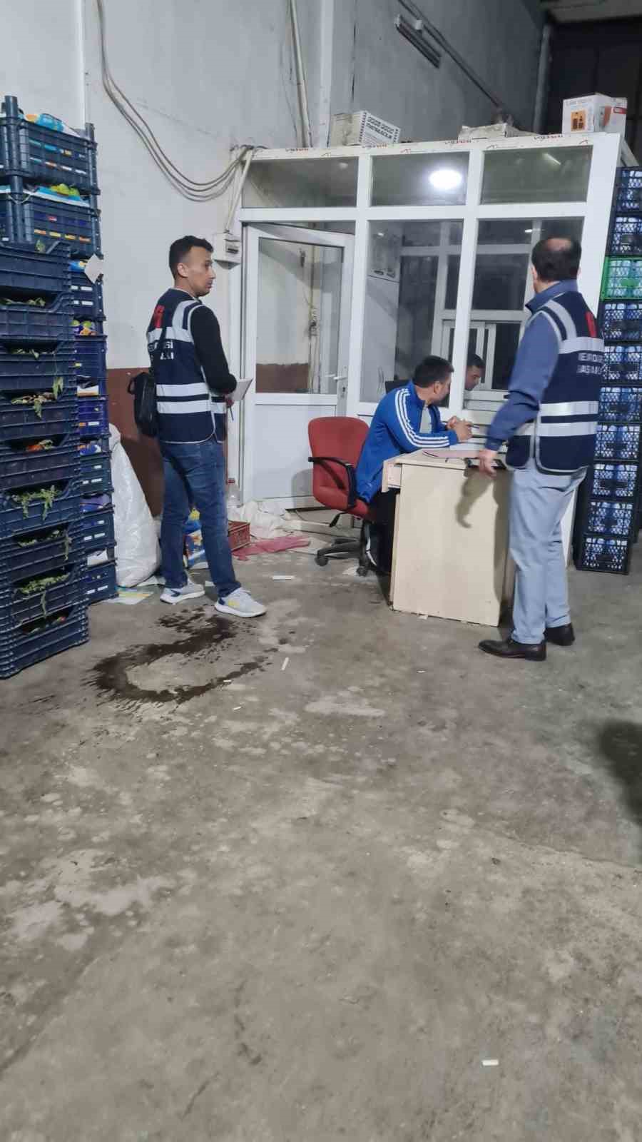 Sebze ve meyve toptancı halinde vergi denetimi
