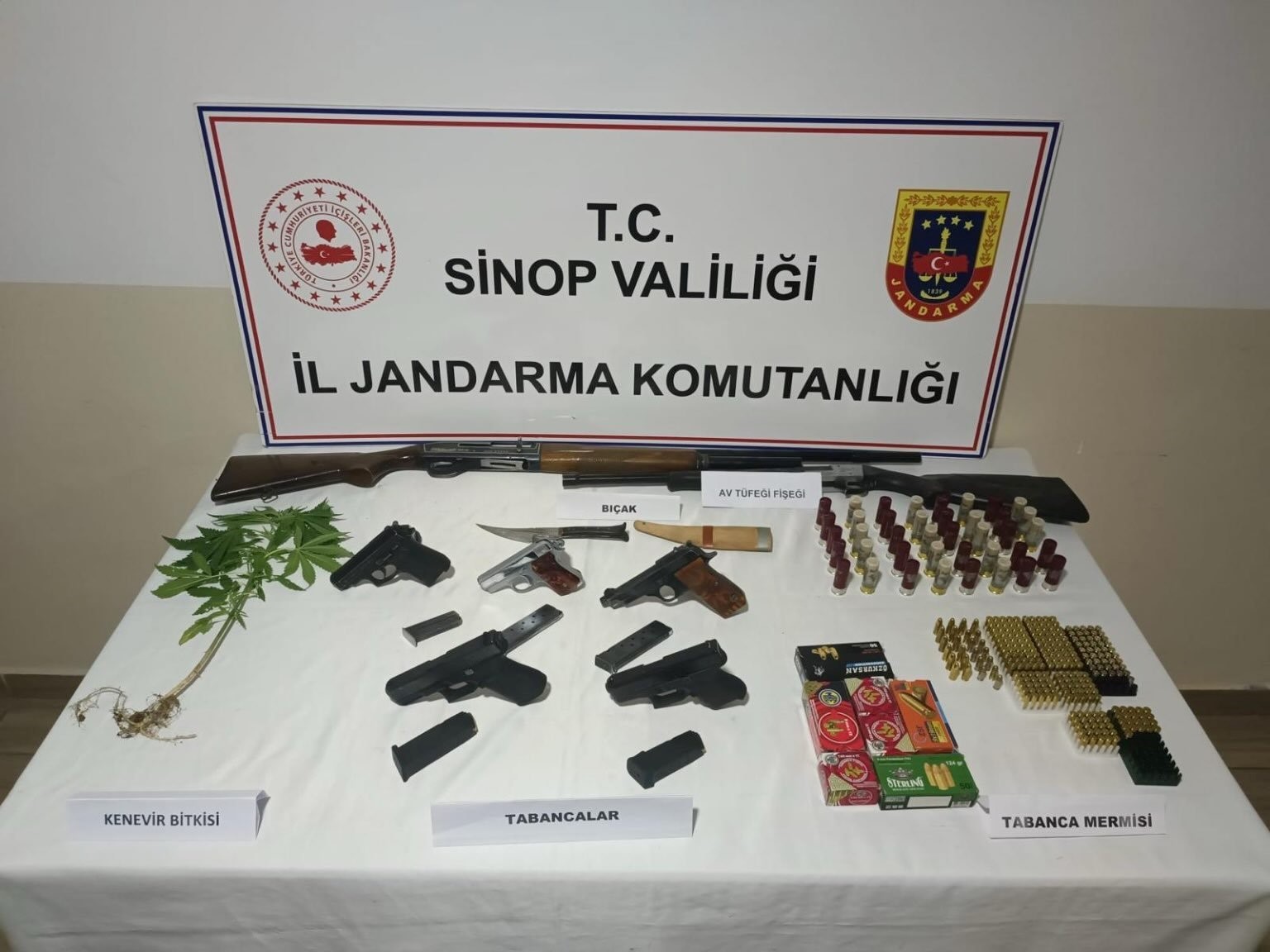 Sinop’ta silah ve uyuşturucu operasyonu: 3 gözaltı