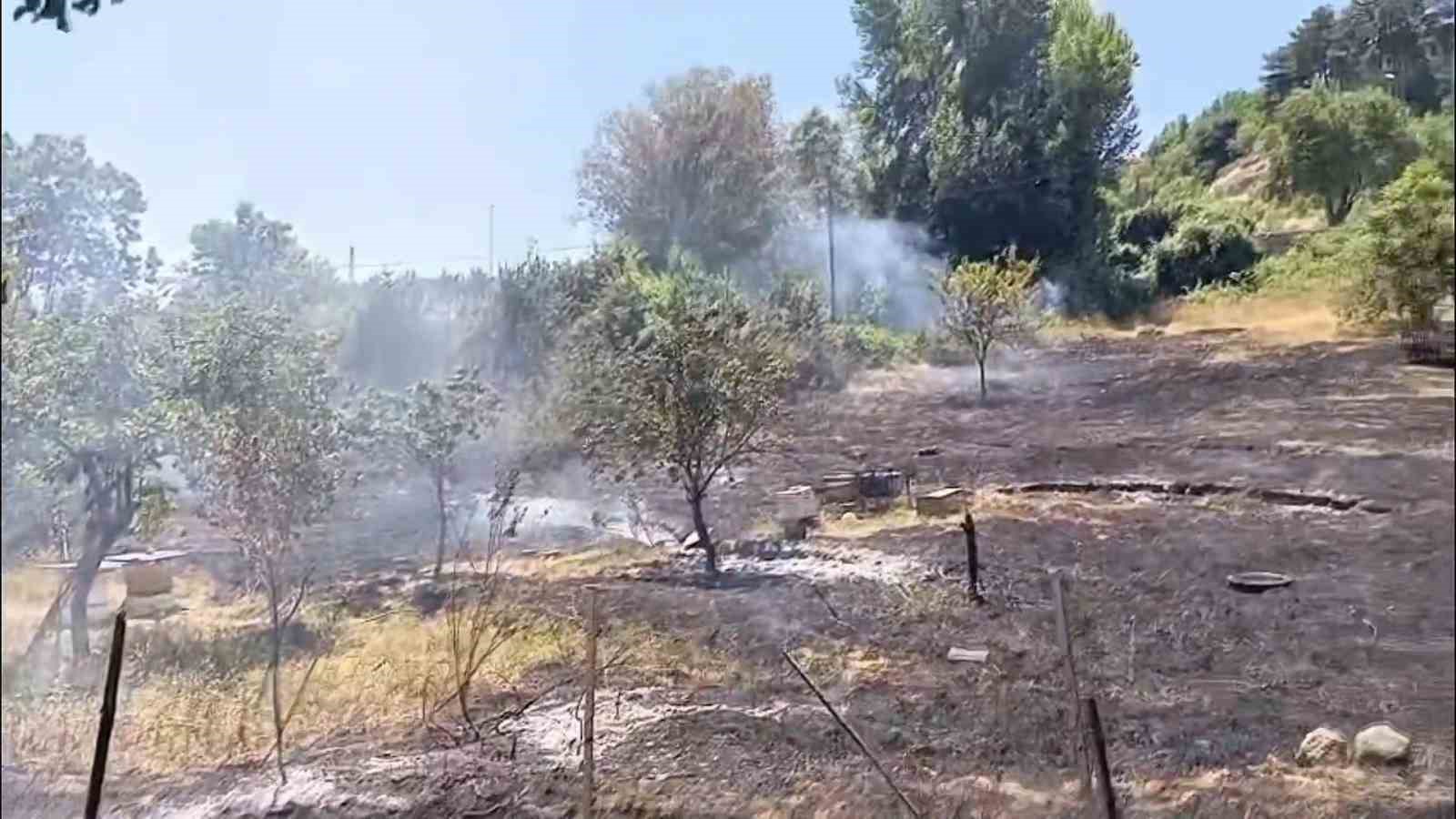Karab&uuml;k&rsquo;te anız yangını b&uuml;y&uuml;meden s&ouml;nd&uuml;r&uuml;ld&uuml;
