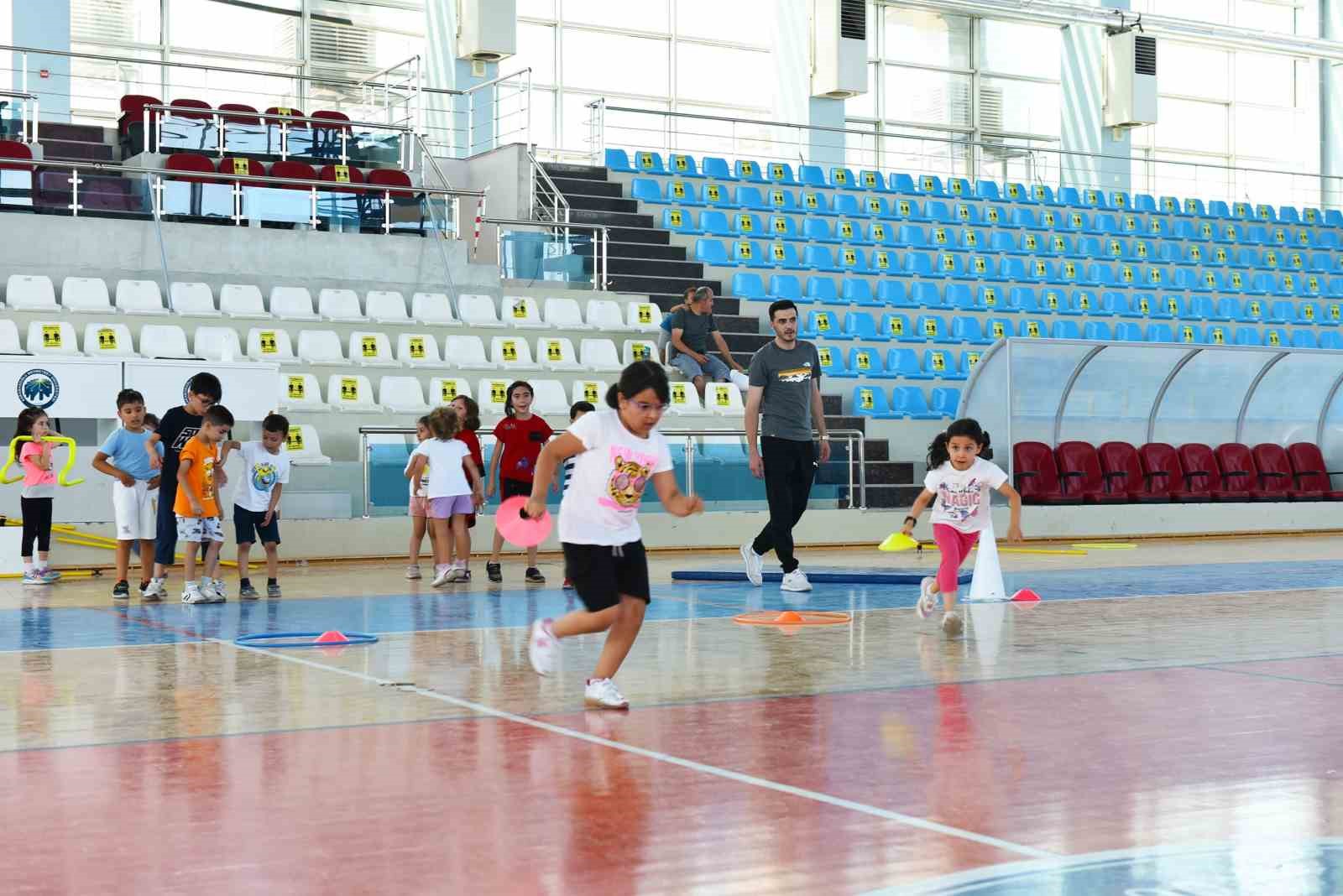 KM&Uuml;&rsquo;den &ccedil;ocuklara yaz tatilinde spor dolu bir at&ouml;lye
