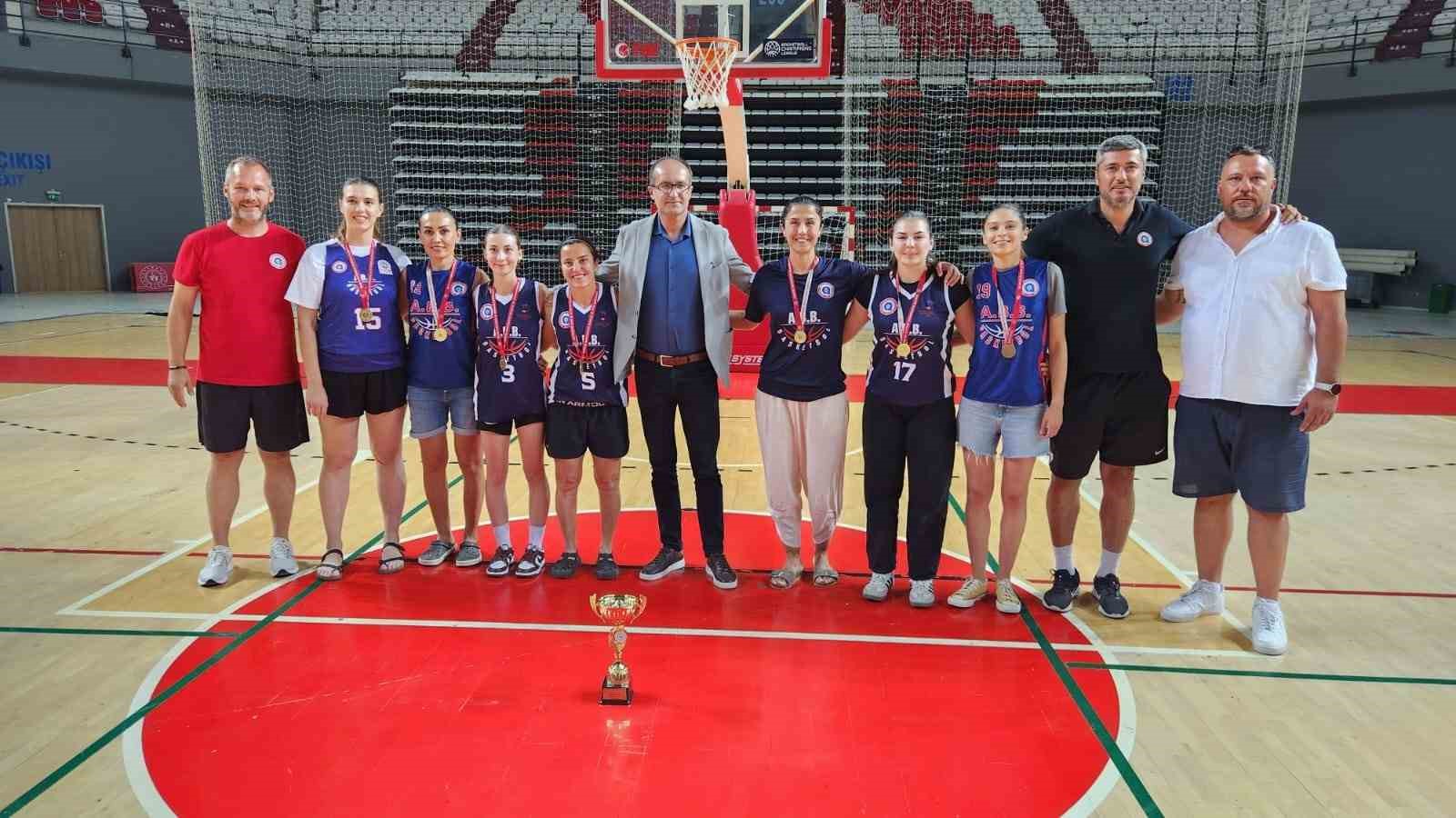 Antalya Büyükşehir Belediyesi, Büyük Kadınlar Kategorisi’nde şampiyon oldu